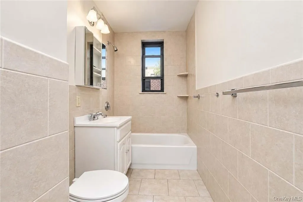 84-01 Main Street, New York, NY, 1 Bedroom Bedrooms, 3 Rooms Rooms,1 BathroomBathrooms,Residential,For Rent,Main,0,1050941 84-01 Main Street, New York, NY, 1 Bedroom Bedrooms, 3 Rooms Rooms,1 BathroomBathrooms,Residential,For Rent,Main,0,1050941