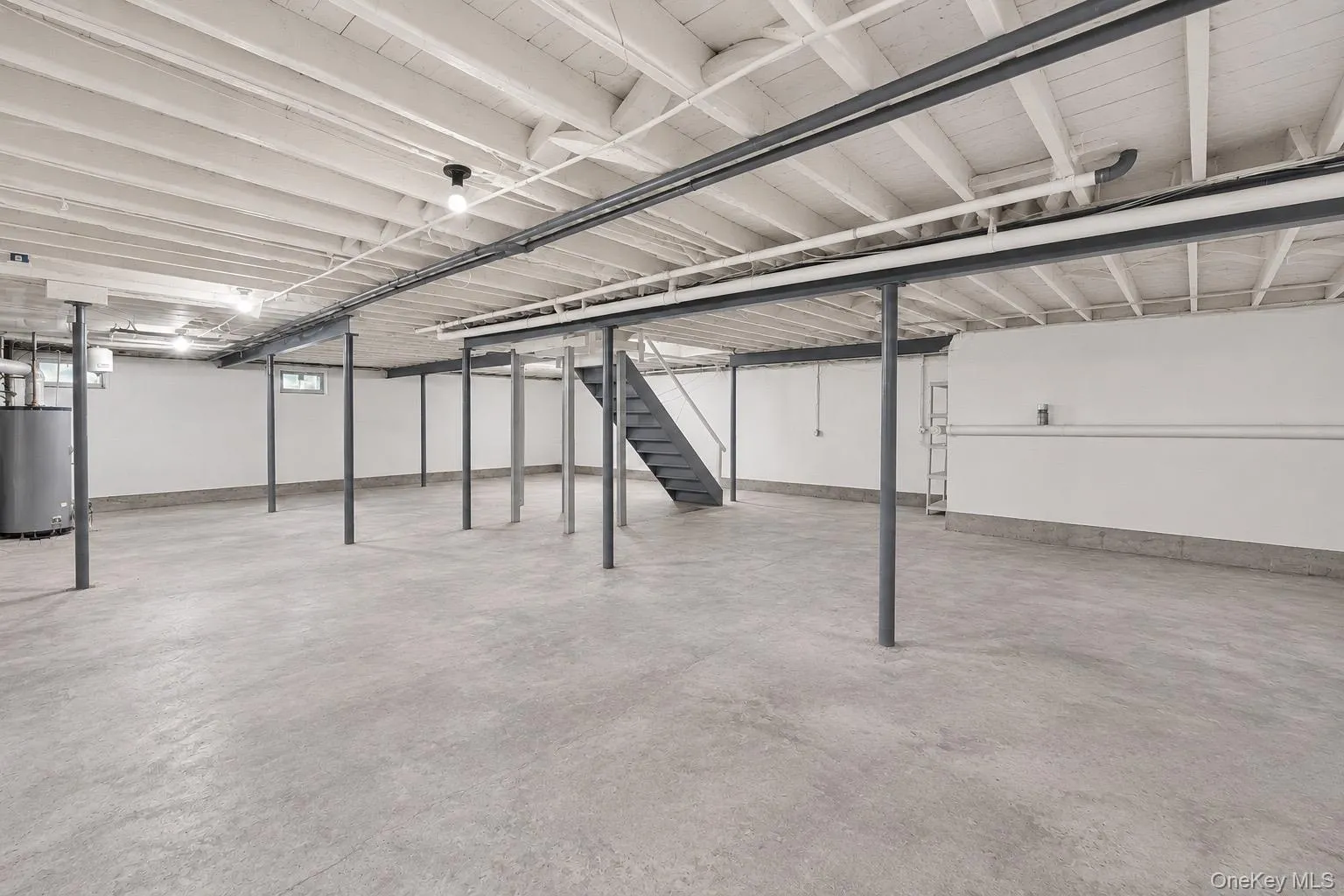 Unfinished basement with 9ft ceilings Unfinished basement with 9ft ceilings