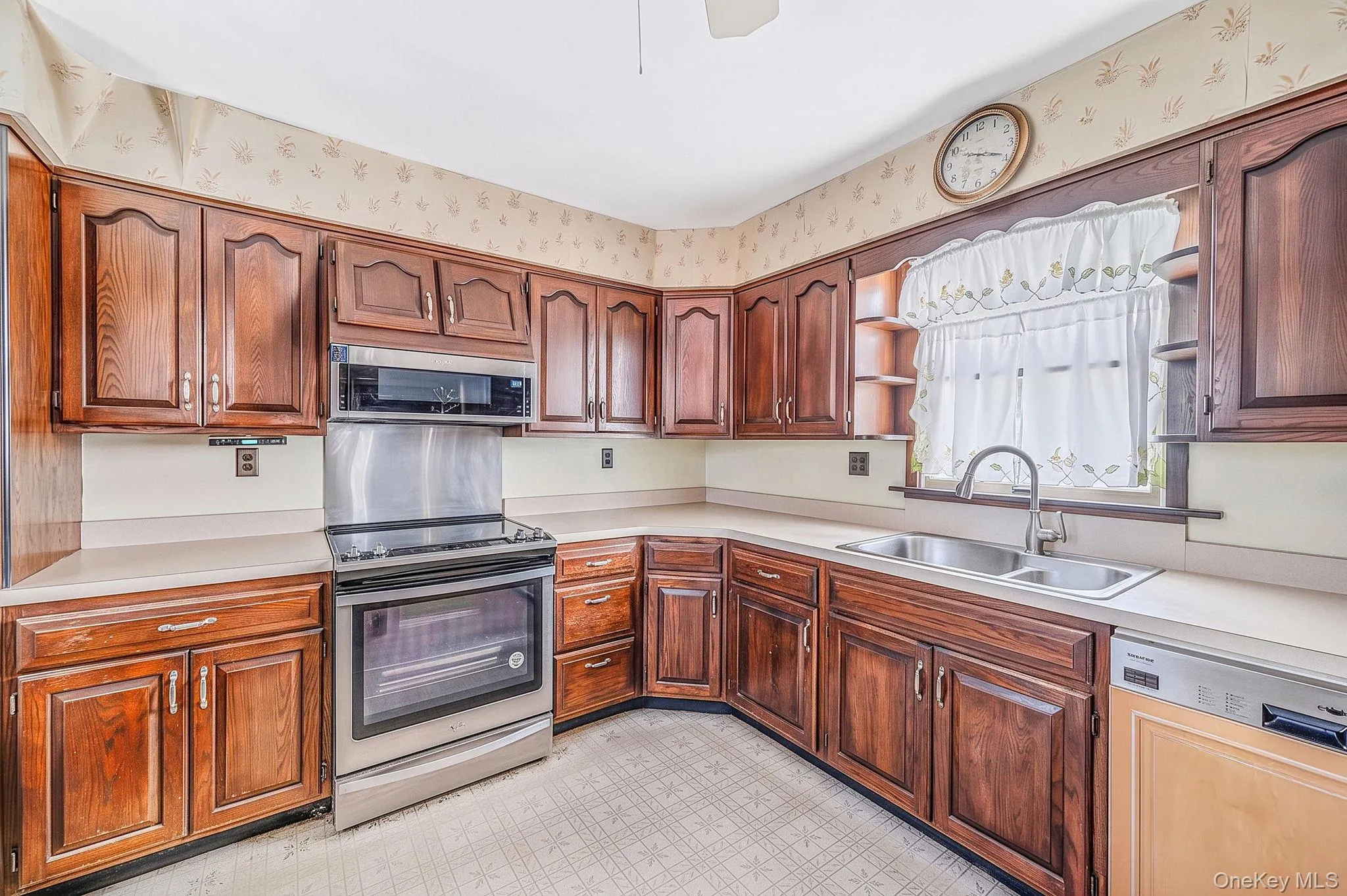 223 Fulton Avenue, Babylon, NY, 4 Bedrooms Bedrooms, 8 Rooms Rooms,1 BathroomBathrooms,Residential,For Rent,Fulton,0,1050947 223 Fulton Avenue, Babylon, NY, 4 Bedrooms Bedrooms, 8 Rooms Rooms,1 BathroomBathrooms,Residential,For Rent,Fulton,0,1050947