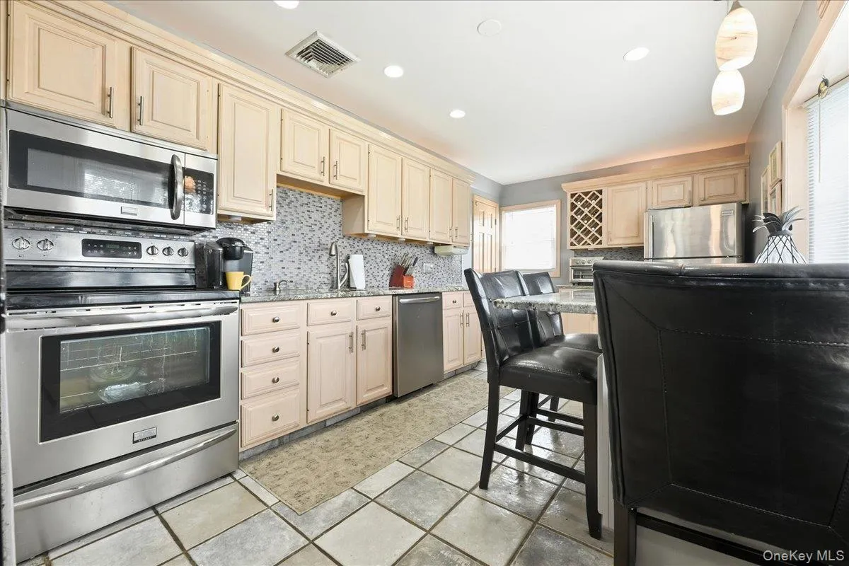 119 Periwinkle Road, Hempstead, NY, 5 Bedrooms Bedrooms, 8 Rooms Rooms,3 BathroomsBathrooms,Residential,For Rent,Periwinkle,0,1050956 119 Periwinkle Road, Hempstead, NY, 5 Bedrooms Bedrooms, 8 Rooms Rooms,3 BathroomsBathrooms,Residential,For Rent,Periwinkle,0,1050956