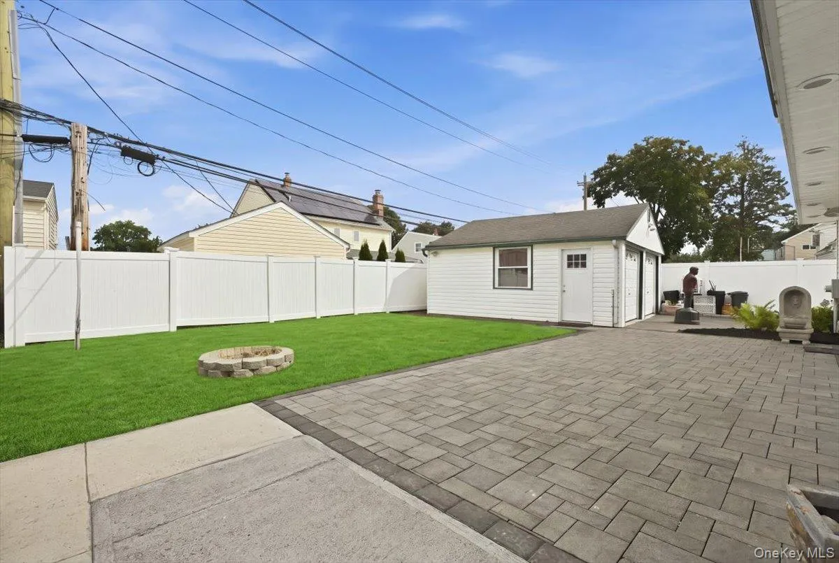 119 Periwinkle Road, Hempstead, NY, 5 Bedrooms Bedrooms, 8 Rooms Rooms,3 BathroomsBathrooms,Residential,For Rent,Periwinkle,0,1050956 119 Periwinkle Road, Hempstead, NY, 5 Bedrooms Bedrooms, 8 Rooms Rooms,3 BathroomsBathrooms,Residential,For Rent,Periwinkle,0,1050956