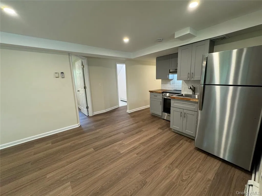4 Nicholas Court, Smithtown, NY, 2 Bedroom Bedrooms, 3 Room Rooms,1 BathroomBathrooms,Residential Lease,For Rent,Nicholas,0,1050959 4 Nicholas Court, Smithtown, NY, 2 Bedroom Bedrooms, 3 Room Rooms,1 BathroomBathrooms,Residential Lease,For Rent,Nicholas,0,1050959