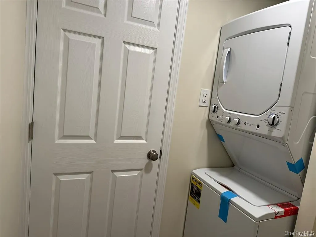 4 Nicholas Court, Smithtown, NY, 2 Bedroom Bedrooms, 3 Room Rooms,1 BathroomBathrooms,Residential Lease,For Rent,Nicholas,0,1050959 4 Nicholas Court, Smithtown, NY, 2 Bedroom Bedrooms, 3 Room Rooms,1 BathroomBathrooms,Residential Lease,For Rent,Nicholas,0,1050959