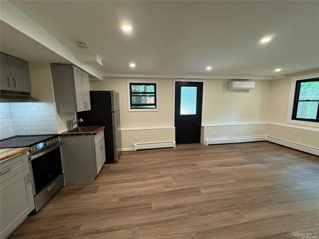 4 Nicholas Court, Smithtown, NY, 2 Bedroom Bedrooms, 3 Room Rooms,1 BathroomBathrooms,Residential Lease,For Rent,Nicholas,0,1050959 4 Nicholas Court, Smithtown, NY, 2 Bedroom Bedrooms, 3 Room Rooms,1 BathroomBathrooms,Residential Lease,For Rent,Nicholas,0,1050959