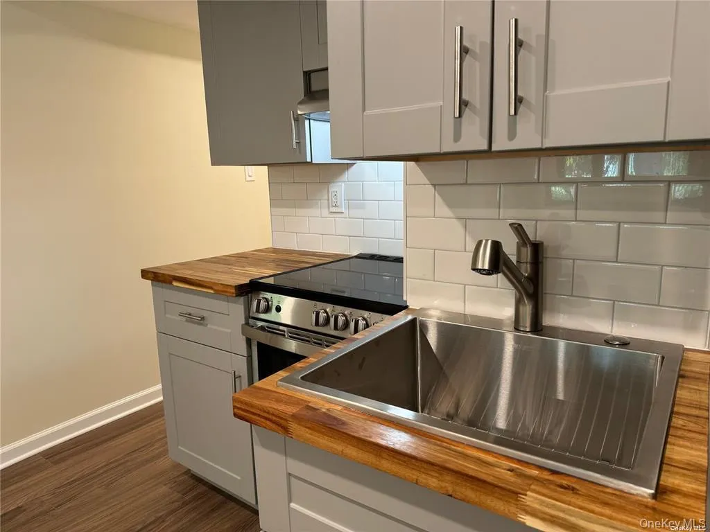 4 Nicholas Court, Smithtown, NY, 2 Bedroom Bedrooms, 3 Room Rooms,1 BathroomBathrooms,Residential Lease,For Rent,Nicholas,0,1050959 4 Nicholas Court, Smithtown, NY, 2 Bedroom Bedrooms, 3 Room Rooms,1 BathroomBathrooms,Residential Lease,For Rent,Nicholas,0,1050959