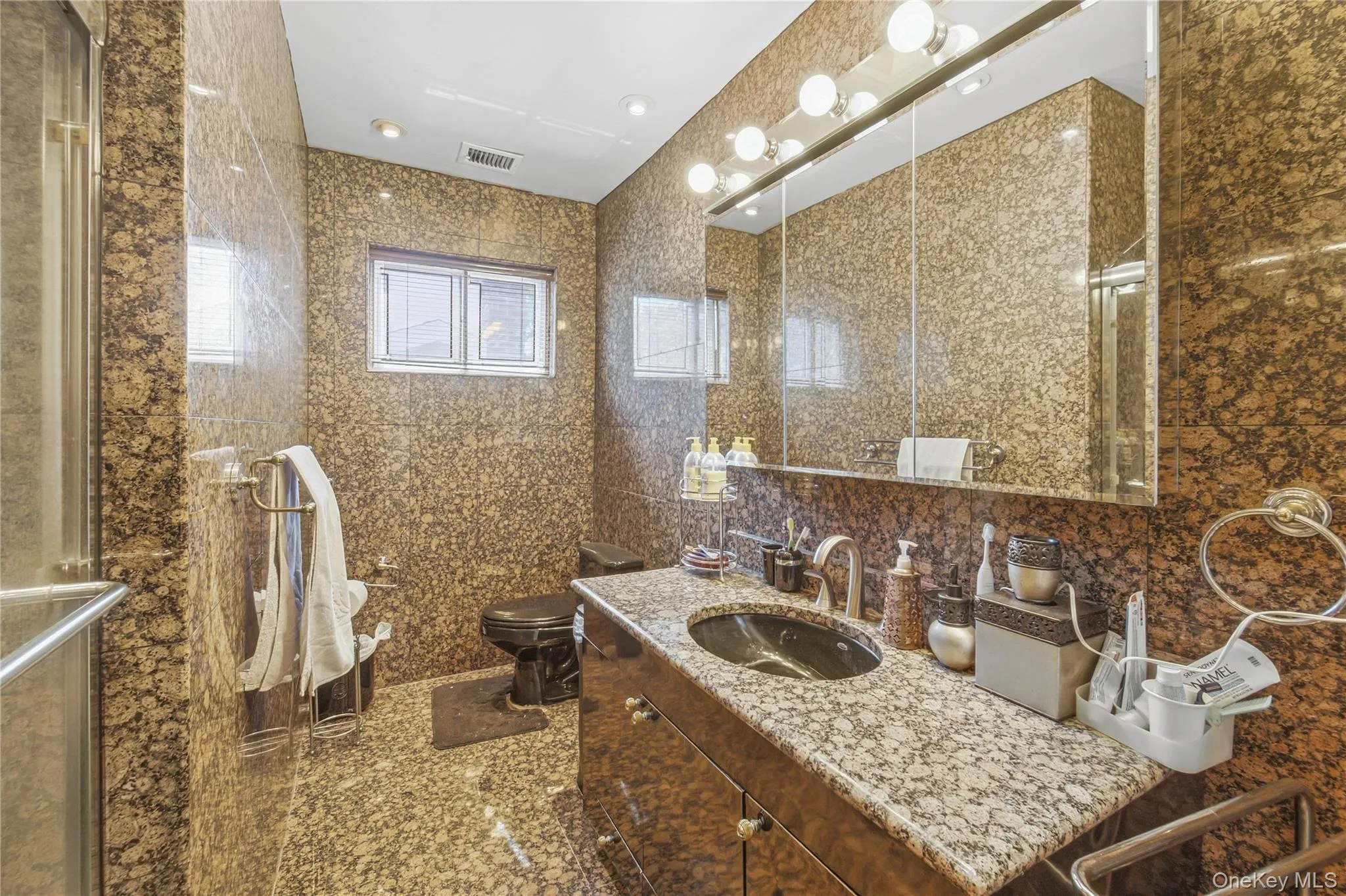 27 Driftwood Drive, North Hempstead, NY, 5 Bedrooms Bedrooms, 9 Rooms Rooms,3 BathroomsBathrooms,Residential,For Rent,Driftwood,0,1050979 27 Driftwood Drive, North Hempstead, NY, 5 Bedrooms Bedrooms, 9 Rooms Rooms,3 BathroomsBathrooms,Residential,For Rent,Driftwood,0,1050979