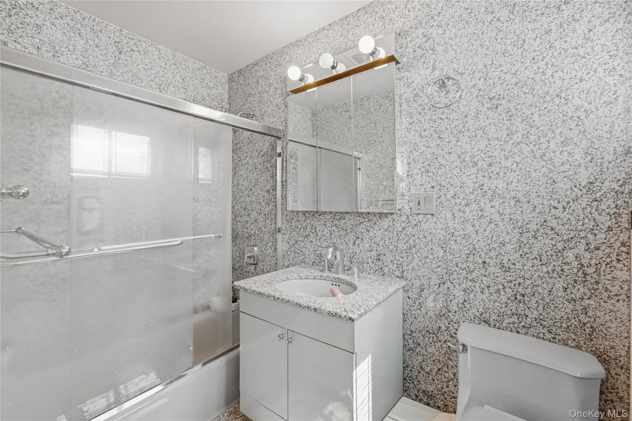 27 Driftwood Drive, North Hempstead, NY, 5 Bedrooms Bedrooms, 9 Rooms Rooms,3 BathroomsBathrooms,Residential,For Rent,Driftwood,0,1050979 27 Driftwood Drive, North Hempstead, NY, 5 Bedrooms Bedrooms, 9 Rooms Rooms,3 BathroomsBathrooms,Residential,For Rent,Driftwood,0,1050979