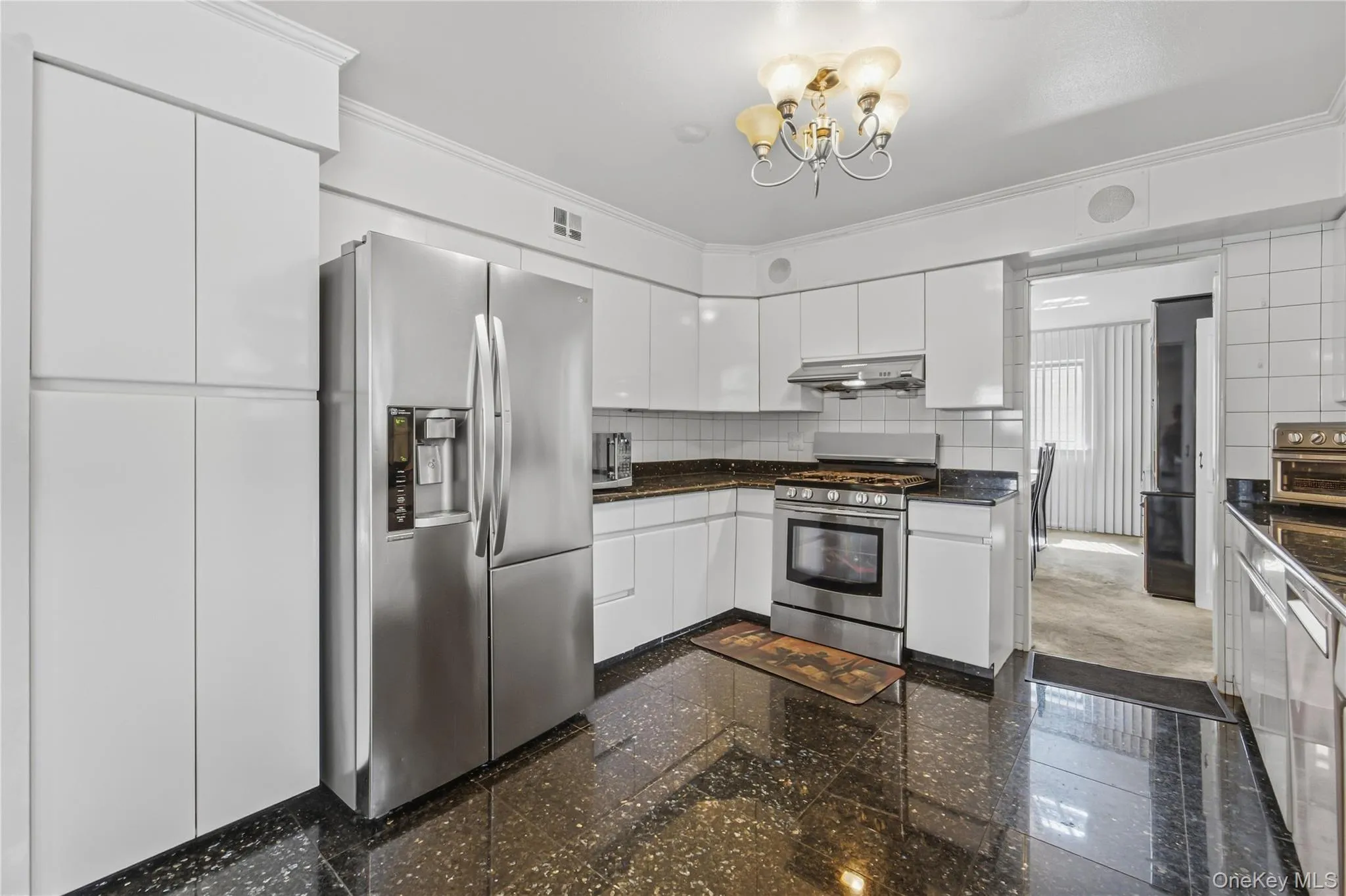 27 Driftwood Drive, North Hempstead, NY, 5 Bedrooms Bedrooms, 9 Rooms Rooms,3 BathroomsBathrooms,Residential,For Rent,Driftwood,0,1050979 27 Driftwood Drive, North Hempstead, NY, 5 Bedrooms Bedrooms, 9 Rooms Rooms,3 BathroomsBathrooms,Residential,For Rent,Driftwood,0,1050979