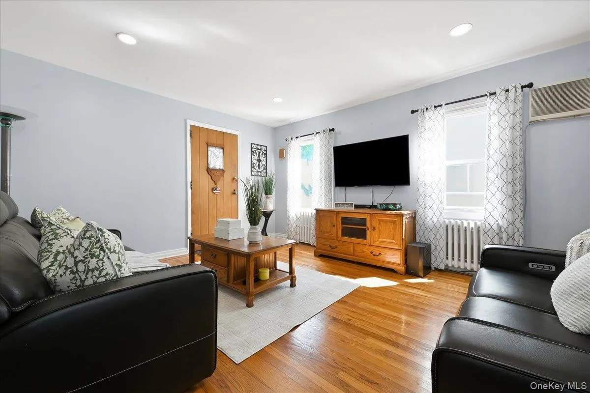 8614 251st Street, New York, NY, 3 Bedrooms Bedrooms, 6 Rooms Rooms,1 BathroomBathrooms,Residential,For Rent,251st,0,1050980 8614 251st Street, New York, NY, 3 Bedrooms Bedrooms, 6 Rooms Rooms,1 BathroomBathrooms,Residential,For Rent,251st,0,1050980