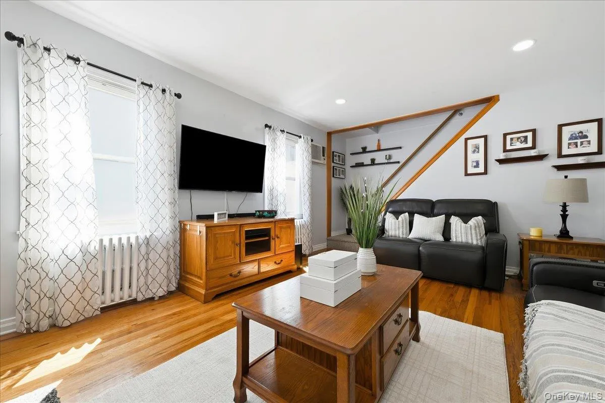 8614 251st Street, New York, NY, 3 Bedrooms Bedrooms, 6 Rooms Rooms,1 BathroomBathrooms,Residential,For Rent,251st,0,1050980 8614 251st Street, New York, NY, 3 Bedrooms Bedrooms, 6 Rooms Rooms,1 BathroomBathrooms,Residential,For Rent,251st,0,1050980