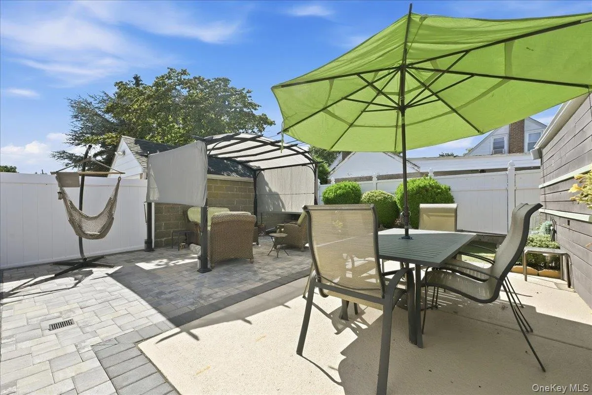 8614 251st Street, New York, NY, 3 Bedrooms Bedrooms, 6 Rooms Rooms,1 BathroomBathrooms,Residential,For Rent,251st,0,1050980 8614 251st Street, New York, NY, 3 Bedrooms Bedrooms, 6 Rooms Rooms,1 BathroomBathrooms,Residential,For Rent,251st,0,1050980