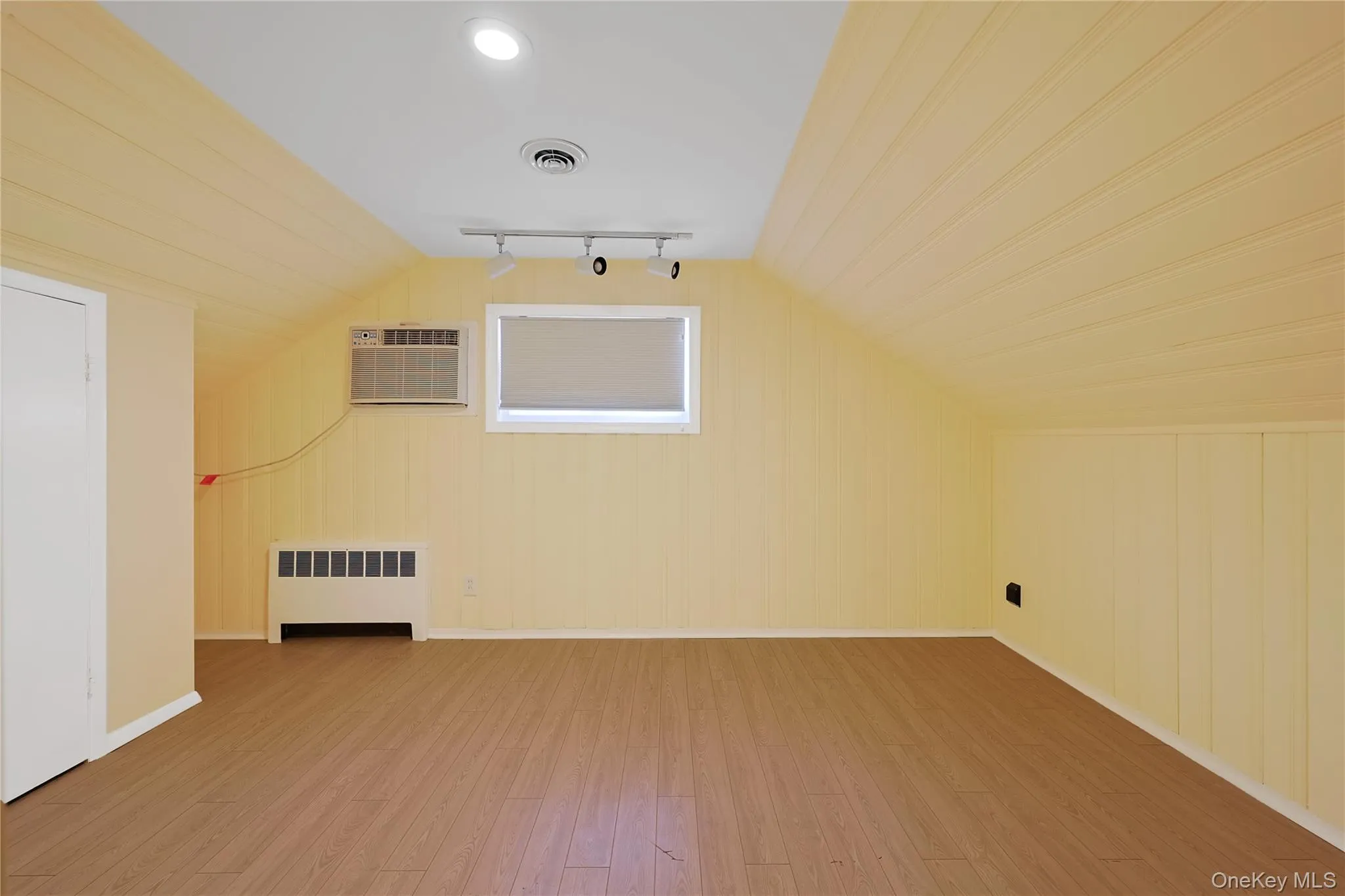 168 Glenmore Street, North Hempstead, NY, 5 Bedrooms Bedrooms, 9 Rooms Rooms,2 BathroomsBathrooms,Residential Lease,For Rent,Glenmore,0,1050991 168 Glenmore Street, North Hempstead, NY, 5 Bedrooms Bedrooms, 9 Rooms Rooms,2 BathroomsBathrooms,Residential Lease,For Rent,Glenmore,0,1050991