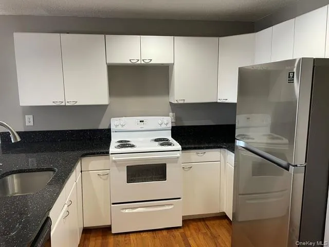 202 Main Street, Brookhaven, NY, 2 Bedrooms Bedrooms, 4 Rooms Rooms,1 BathroomBathrooms,Residential Lease,For Rent,Main,0,1050994 202 Main Street, Brookhaven, NY, 2 Bedrooms Bedrooms, 4 Rooms Rooms,1 BathroomBathrooms,Residential Lease,For Rent,Main,0,1050994