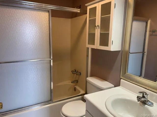 202 Main Street, Brookhaven, NY, 2 Bedrooms Bedrooms, 4 Rooms Rooms,1 BathroomBathrooms,Residential Lease,For Rent,Main,0,1050994 202 Main Street, Brookhaven, NY, 2 Bedrooms Bedrooms, 4 Rooms Rooms,1 BathroomBathrooms,Residential Lease,For Rent,Main,0,1050994