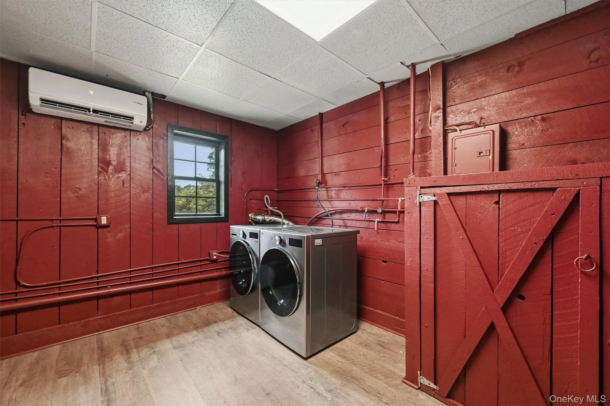 Full kitchen in barn with Laundry - climate controlled Full kitchen in barn with Laundry - climate controlled