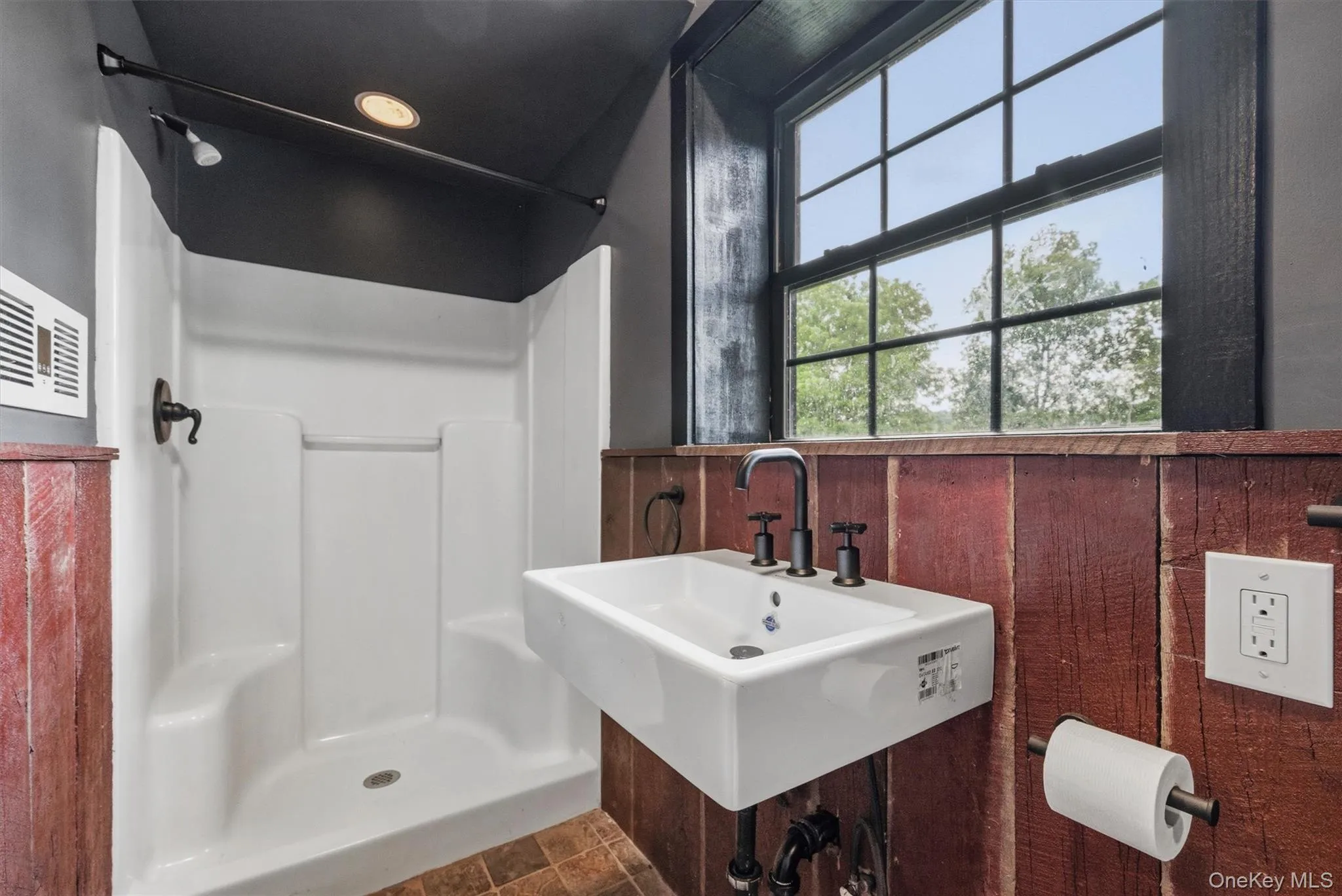 Full Bath in Barn Lounge Full Bath in Barn Lounge