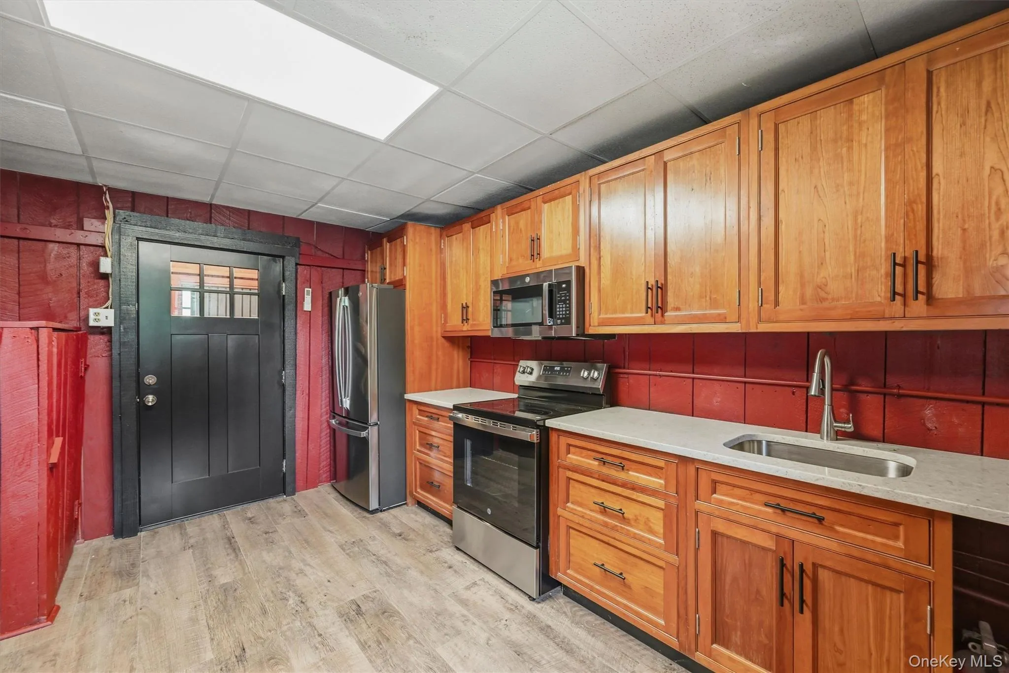 Full kitchen in Barn with Laundry - climate controlled Full kitchen in Barn with Laundry - climate controlled