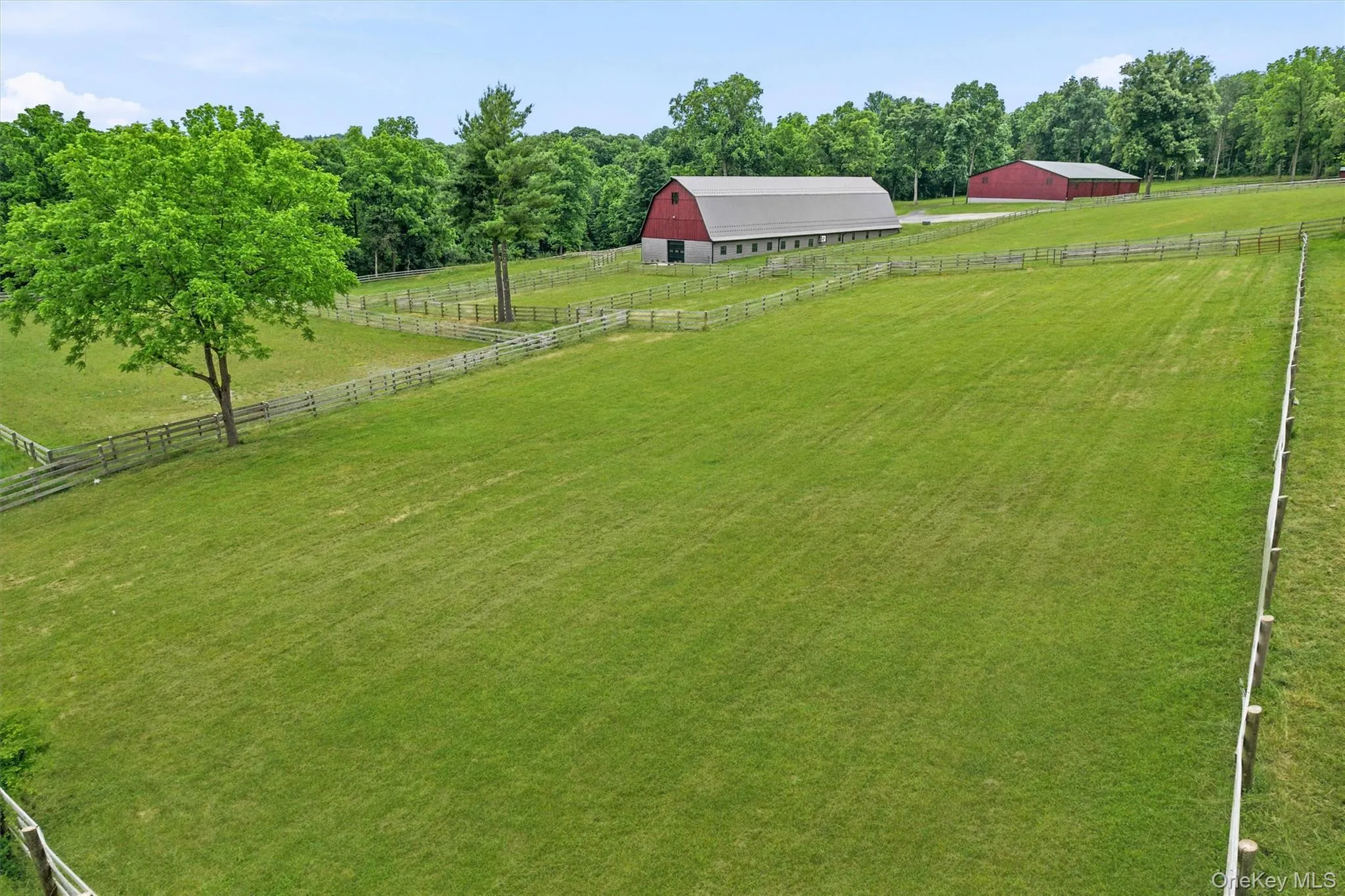 Barn, Indoor Arena & paddocks Barn, Indoor Arena & paddocks