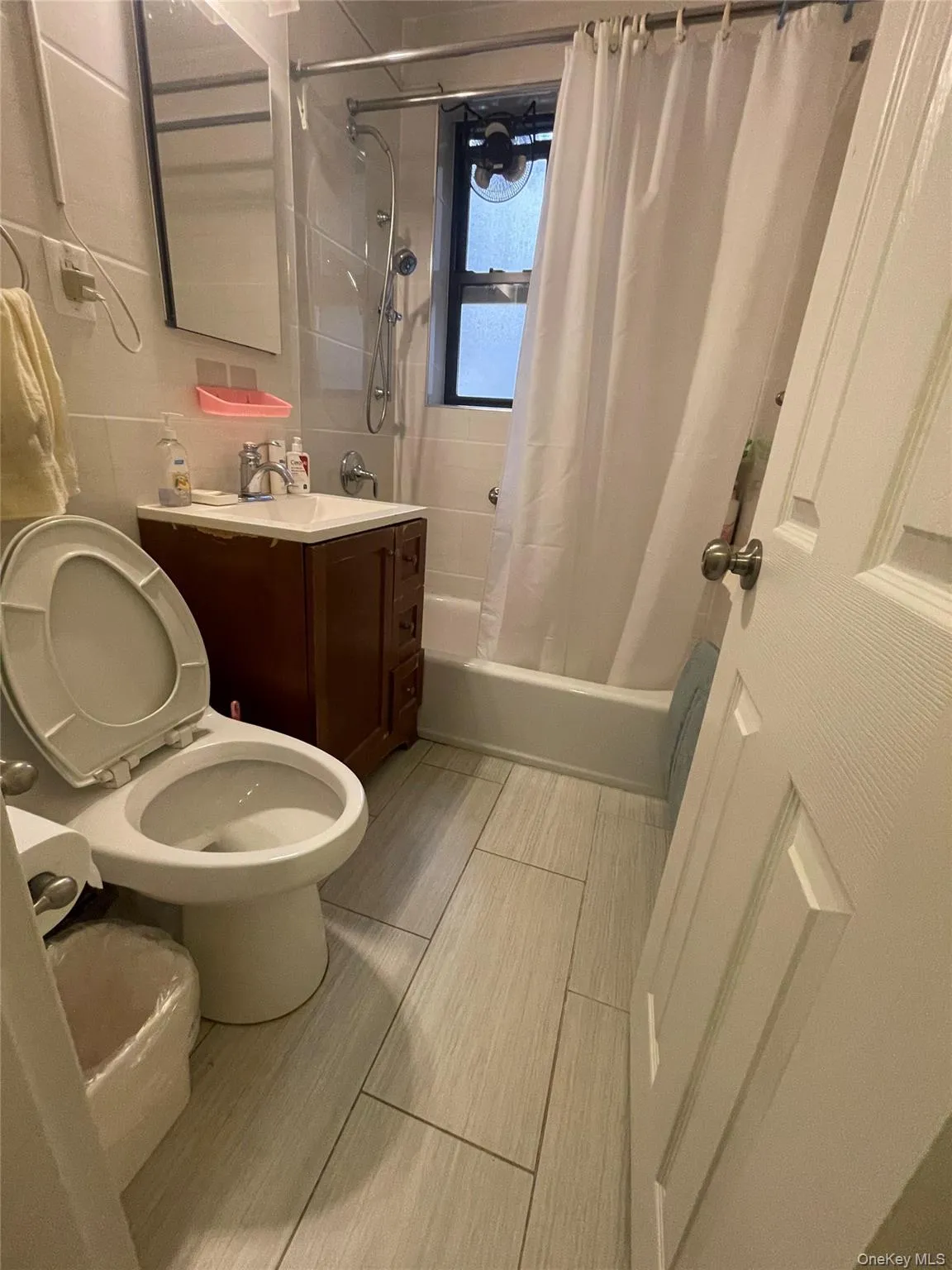 8425 Elmhurst Avenue, New York, NY, 1 Bedroom Bedrooms, 4 Rooms Rooms,1 BathroomBathrooms,Residential,For Rent,Elmhurst,0,1051005 8425 Elmhurst Avenue, New York, NY, 1 Bedroom Bedrooms, 4 Rooms Rooms,1 BathroomBathrooms,Residential,For Rent,Elmhurst,0,1051005