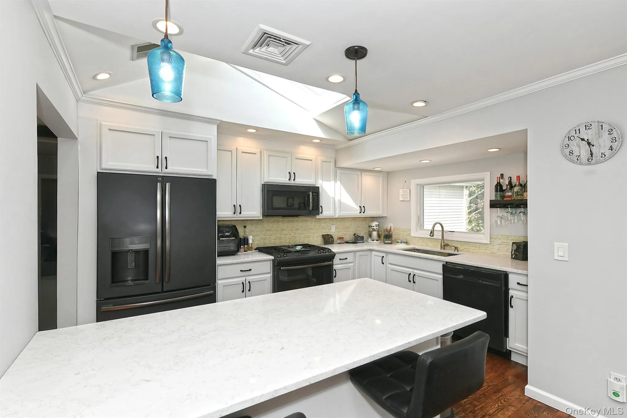 37 Euclid Avenue, Huntington, NY, 4 Bedrooms Bedrooms, 9 Rooms Rooms,3 BathroomsBathrooms,Residential,For Rent,Euclid,0,1051006 37 Euclid Avenue, Huntington, NY, 4 Bedrooms Bedrooms, 9 Rooms Rooms,3 BathroomsBathrooms,Residential,For Rent,Euclid,0,1051006
