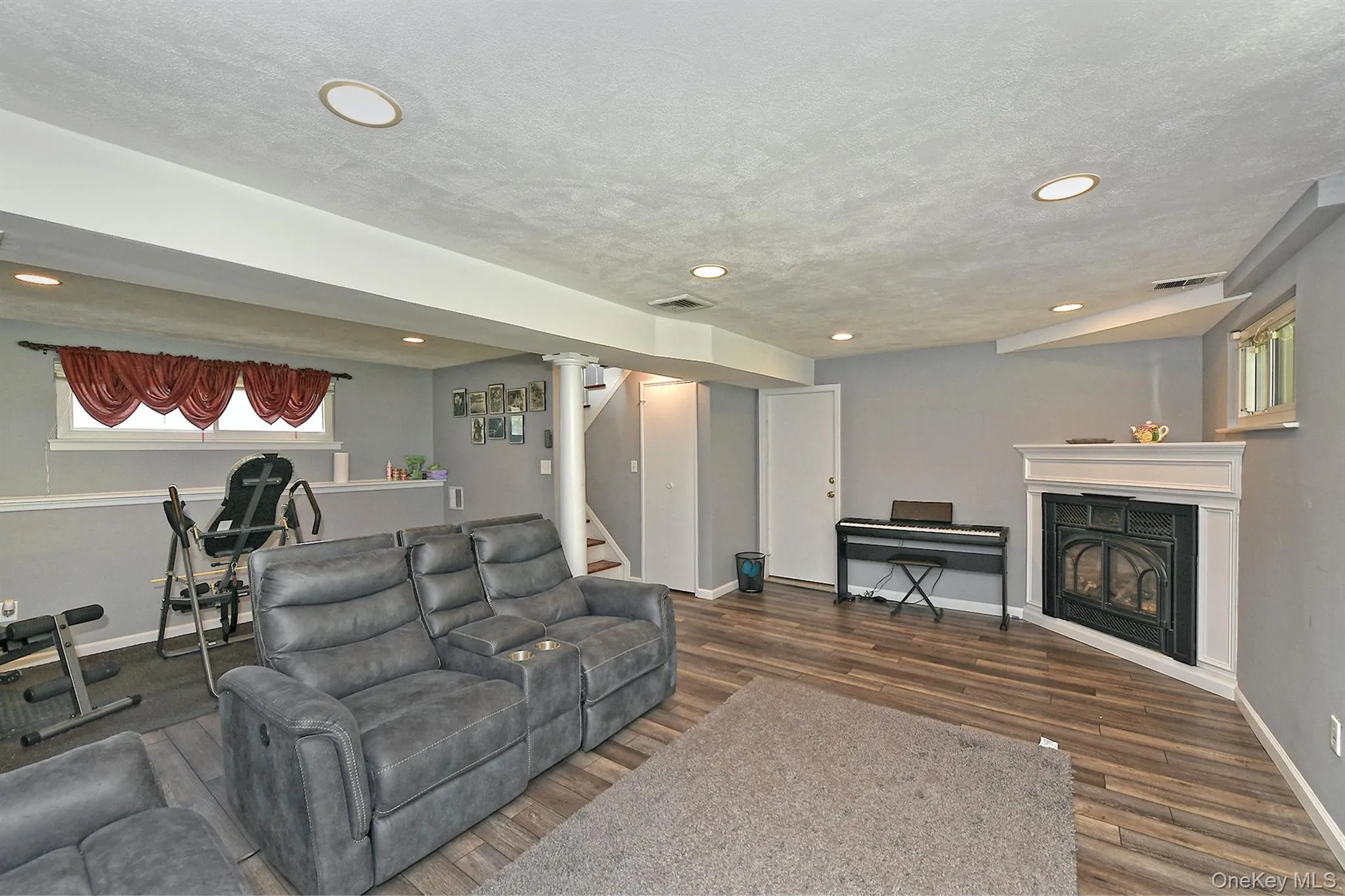 37 Euclid Avenue, Huntington, NY, 4 Bedrooms Bedrooms, 9 Rooms Rooms,3 BathroomsBathrooms,Residential,For Rent,Euclid,0,1051006 37 Euclid Avenue, Huntington, NY, 4 Bedrooms Bedrooms, 9 Rooms Rooms,3 BathroomsBathrooms,Residential,For Rent,Euclid,0,1051006