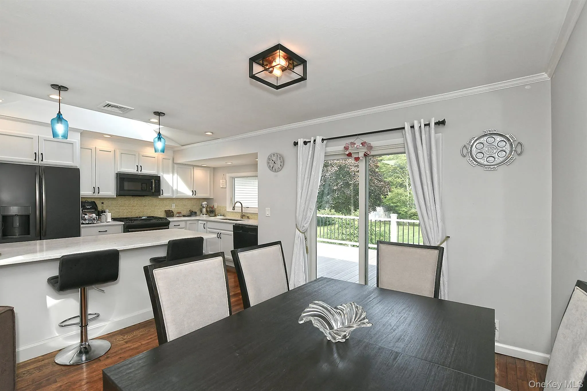37 Euclid Avenue, Huntington, NY, 4 Bedrooms Bedrooms, 9 Rooms Rooms,3 BathroomsBathrooms,Residential,For Rent,Euclid,0,1051006 37 Euclid Avenue, Huntington, NY, 4 Bedrooms Bedrooms, 9 Rooms Rooms,3 BathroomsBathrooms,Residential,For Rent,Euclid,0,1051006