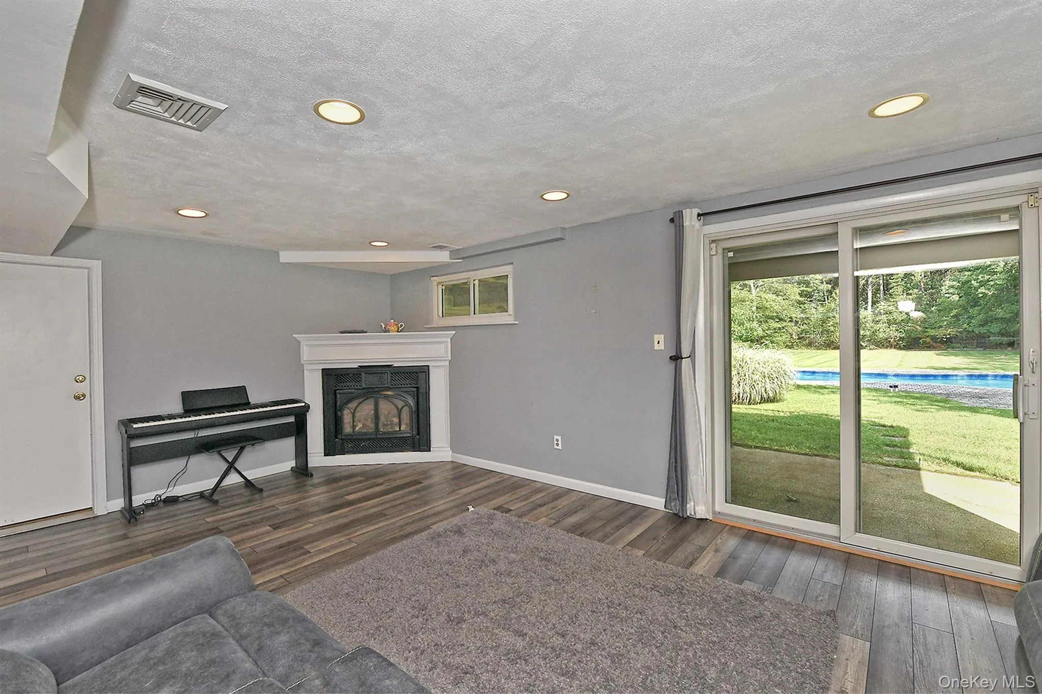 37 Euclid Avenue, Huntington, NY, 4 Bedrooms Bedrooms, 9 Rooms Rooms,3 BathroomsBathrooms,Residential,For Rent,Euclid,0,1051006 37 Euclid Avenue, Huntington, NY, 4 Bedrooms Bedrooms, 9 Rooms Rooms,3 BathroomsBathrooms,Residential,For Rent,Euclid,0,1051006