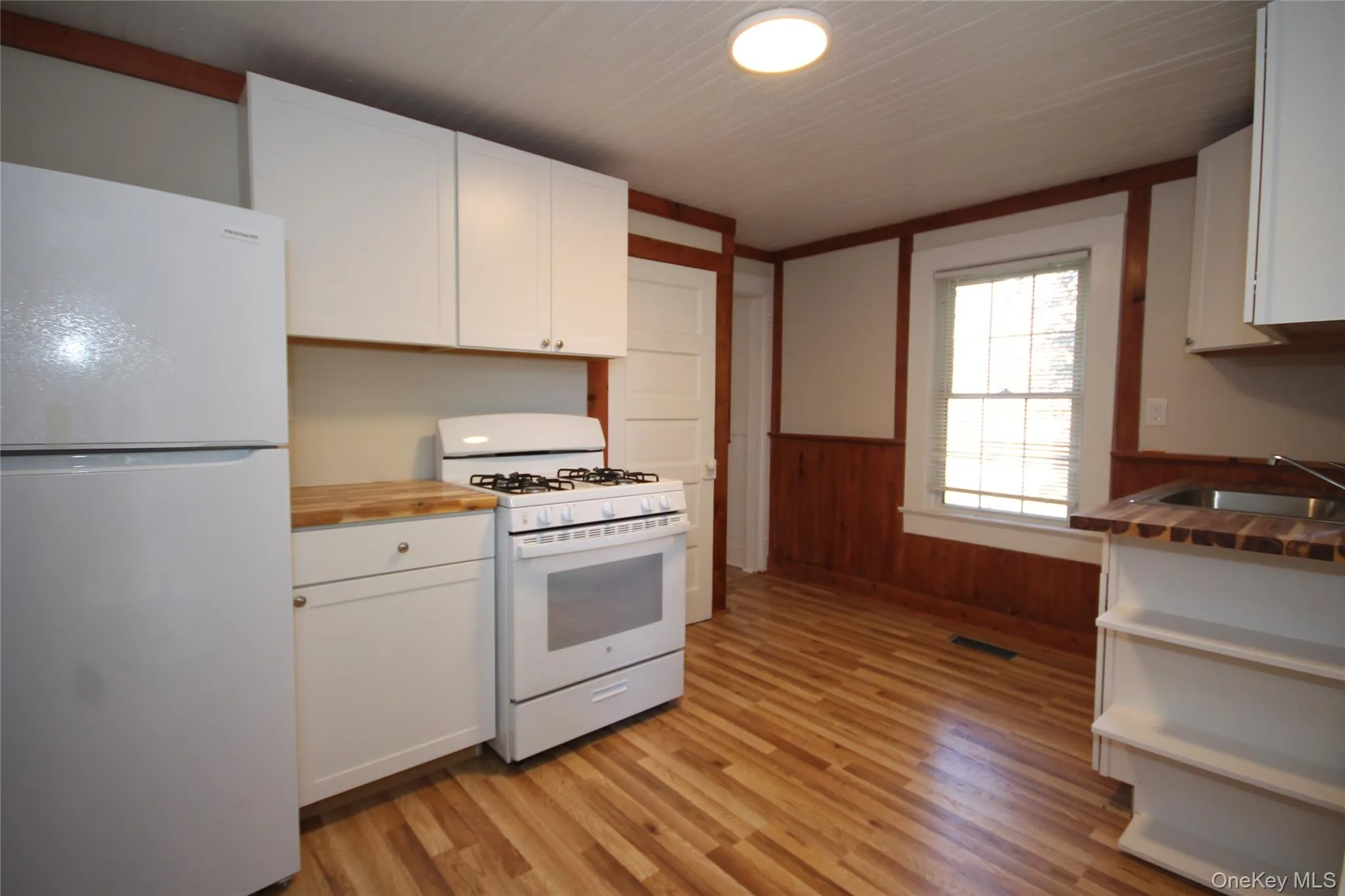 166 Old Cedar Swamp Road, Oyster Bay, NY, 2 Bedroom Bedrooms, 4 Room Rooms,1 BathroomBathrooms,Residential Lease,For Rent,Old Cedar Swamp Road,0,1051012 166 Old Cedar Swamp Road, Oyster Bay, NY, 2 Bedroom Bedrooms, 4 Room Rooms,1 BathroomBathrooms,Residential Lease,For Rent,Old Cedar Swamp Road,0,1051012
