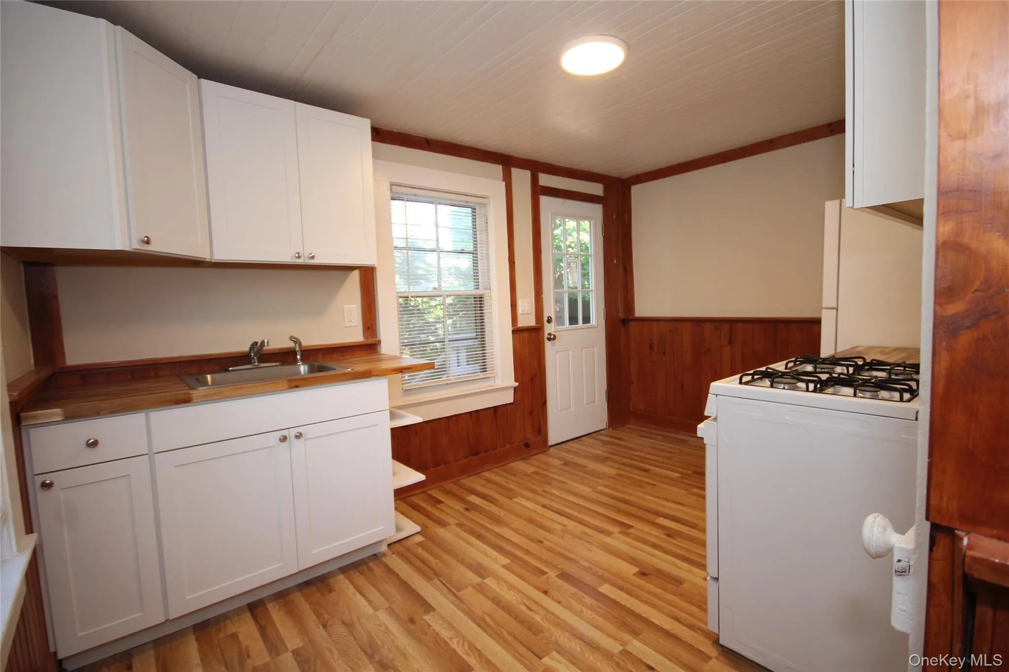 166 Old Cedar Swamp Road, Oyster Bay, NY, 2 Bedroom Bedrooms, 4 Room Rooms,1 BathroomBathrooms,Residential Lease,For Rent,Old Cedar Swamp Road,0,1051012 166 Old Cedar Swamp Road, Oyster Bay, NY, 2 Bedroom Bedrooms, 4 Room Rooms,1 BathroomBathrooms,Residential Lease,For Rent,Old Cedar Swamp Road,0,1051012