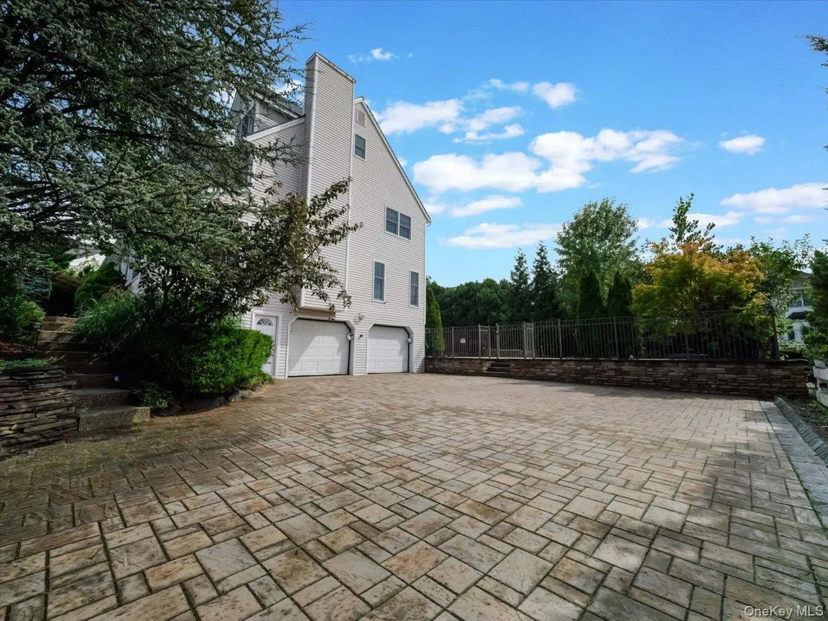 49 Judith Street, Clarkstown, NY, 4 Bedrooms Bedrooms, 11 Rooms Rooms,2 BathroomsBathrooms,Residential,For Rent,Judith,0,1051013 49 Judith Street, Clarkstown, NY, 4 Bedrooms Bedrooms, 11 Rooms Rooms,2 BathroomsBathrooms,Residential,For Rent,Judith,0,1051013