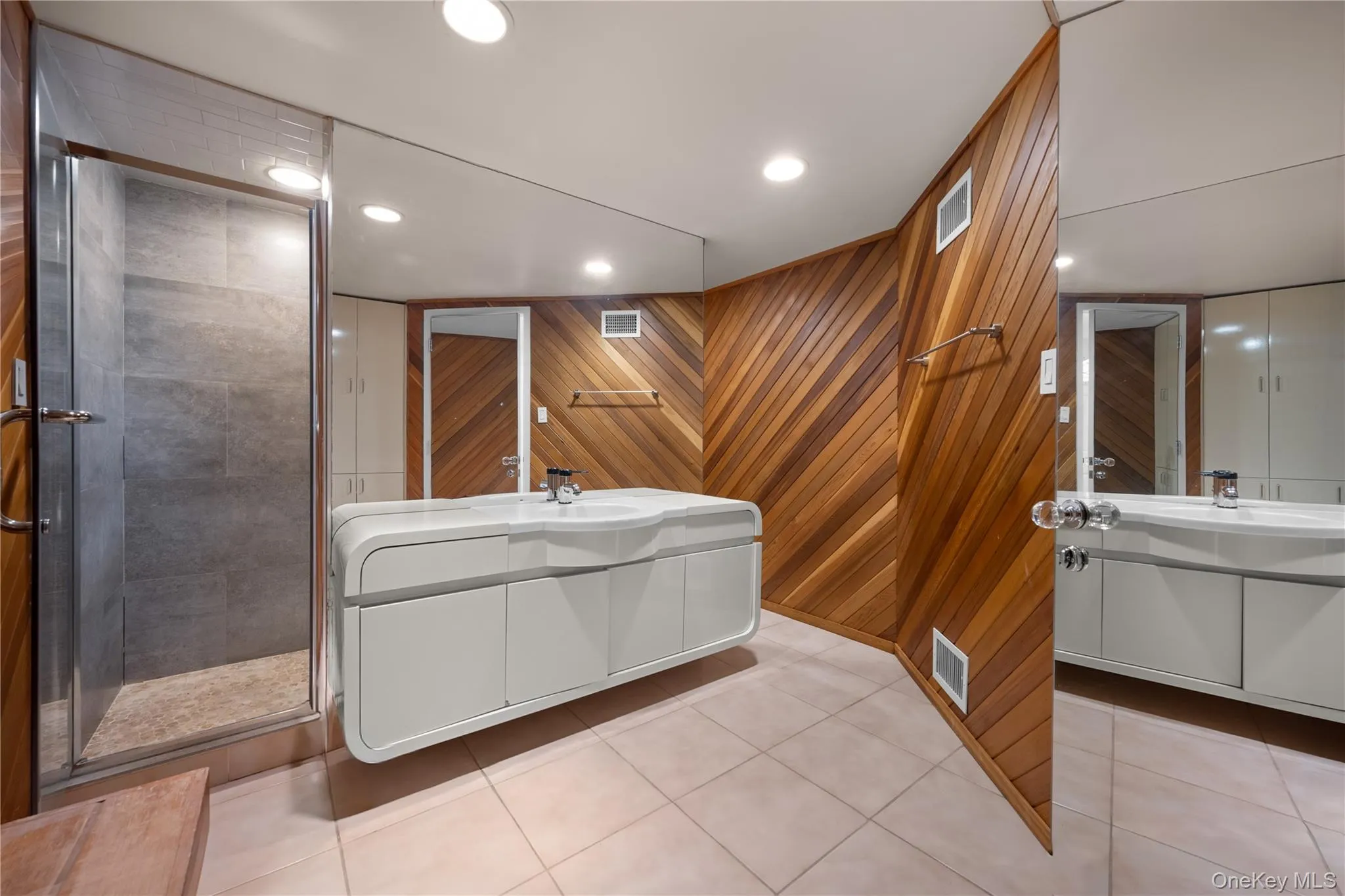 11 Surrey Lane, North Hempstead, NY, 5 Bedrooms Bedrooms, 11 Rooms Rooms,5 BathroomsBathrooms,Residential,For Rent,Surrey,0,1051014 11 Surrey Lane, North Hempstead, NY, 5 Bedrooms Bedrooms, 11 Rooms Rooms,5 BathroomsBathrooms,Residential,For Rent,Surrey,0,1051014
