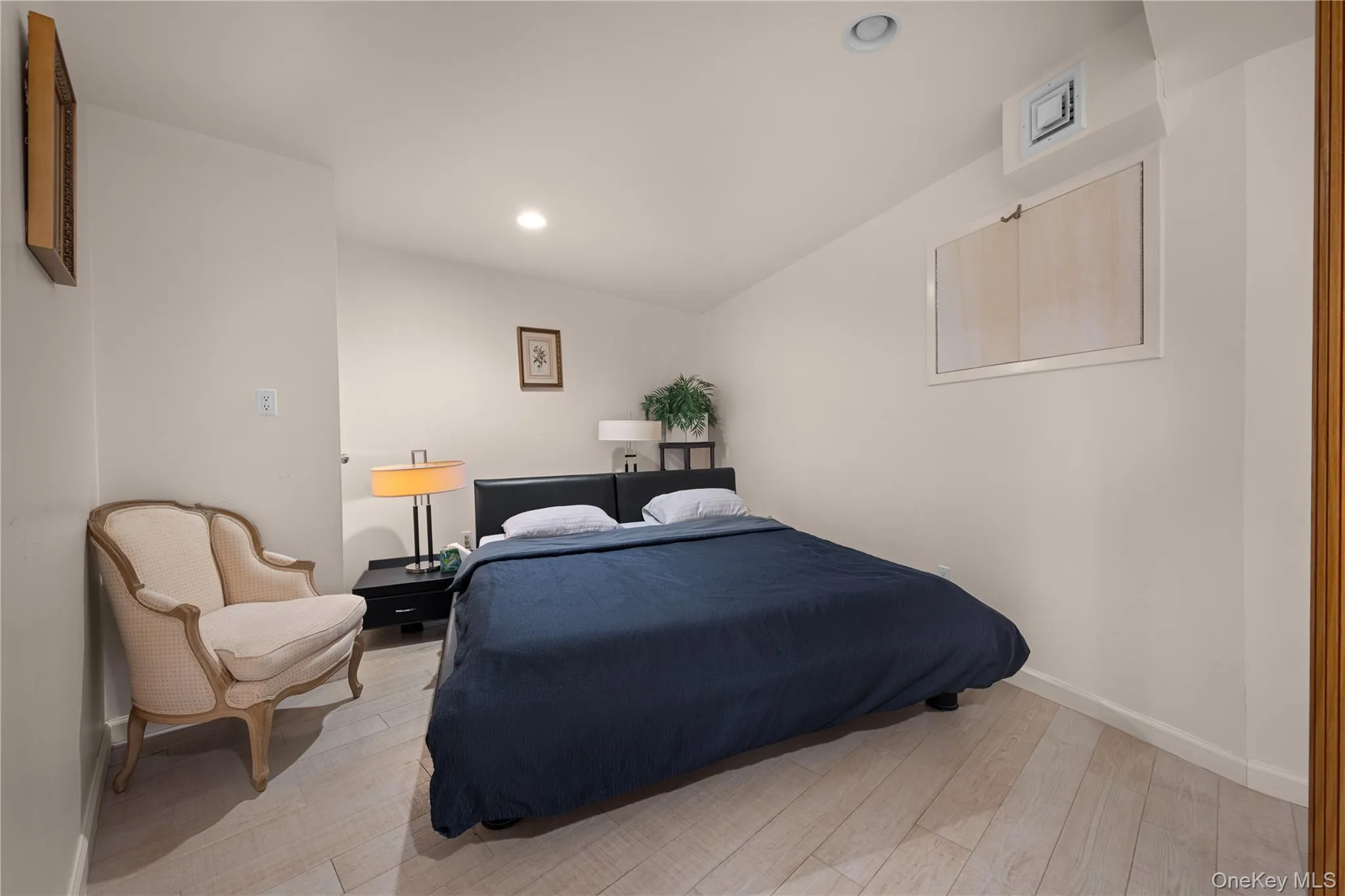 11 Surrey Lane, North Hempstead, NY, 5 Bedrooms Bedrooms, 11 Rooms Rooms,5 BathroomsBathrooms,Residential,For Rent,Surrey,0,1051014 11 Surrey Lane, North Hempstead, NY, 5 Bedrooms Bedrooms, 11 Rooms Rooms,5 BathroomsBathrooms,Residential,For Rent,Surrey,0,1051014