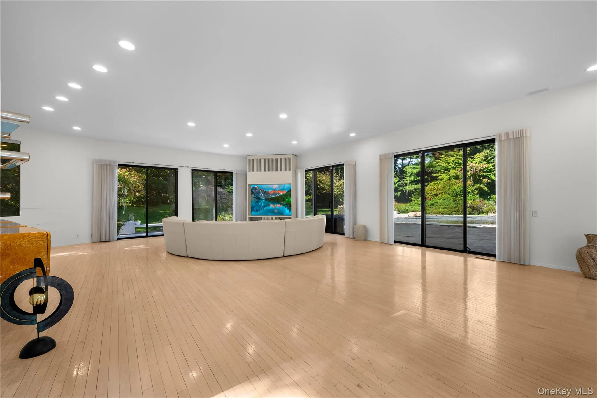 11 Surrey Lane, North Hempstead, NY, 5 Bedrooms Bedrooms, 11 Rooms Rooms,5 BathroomsBathrooms,Residential,For Rent,Surrey,0,1051014 11 Surrey Lane, North Hempstead, NY, 5 Bedrooms Bedrooms, 11 Rooms Rooms,5 BathroomsBathrooms,Residential,For Rent,Surrey,0,1051014