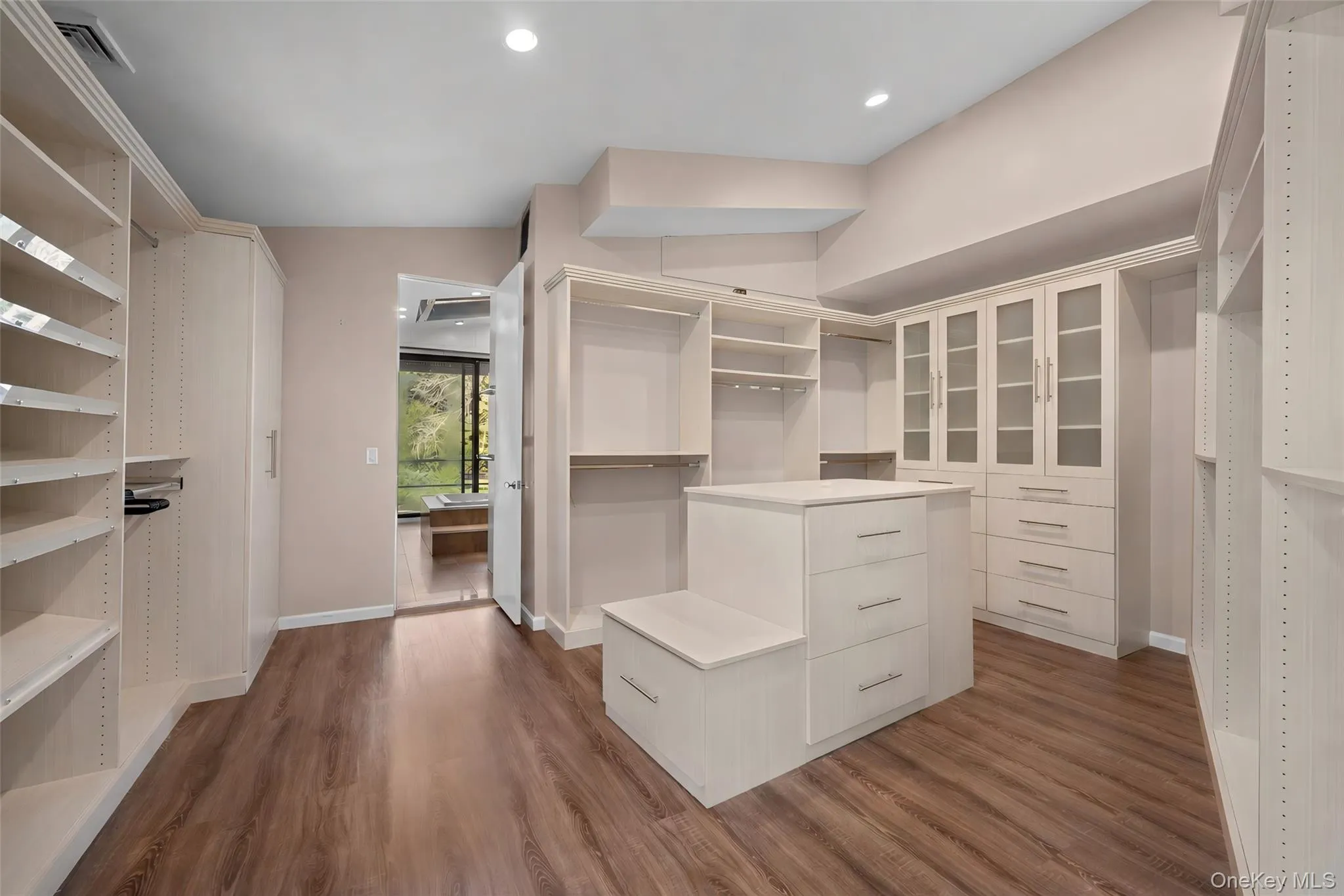 11 Surrey Lane, North Hempstead, NY, 5 Bedrooms Bedrooms, 11 Rooms Rooms,5 BathroomsBathrooms,Residential,For Rent,Surrey,0,1051014 11 Surrey Lane, North Hempstead, NY, 5 Bedrooms Bedrooms, 11 Rooms Rooms,5 BathroomsBathrooms,Residential,For Rent,Surrey,0,1051014