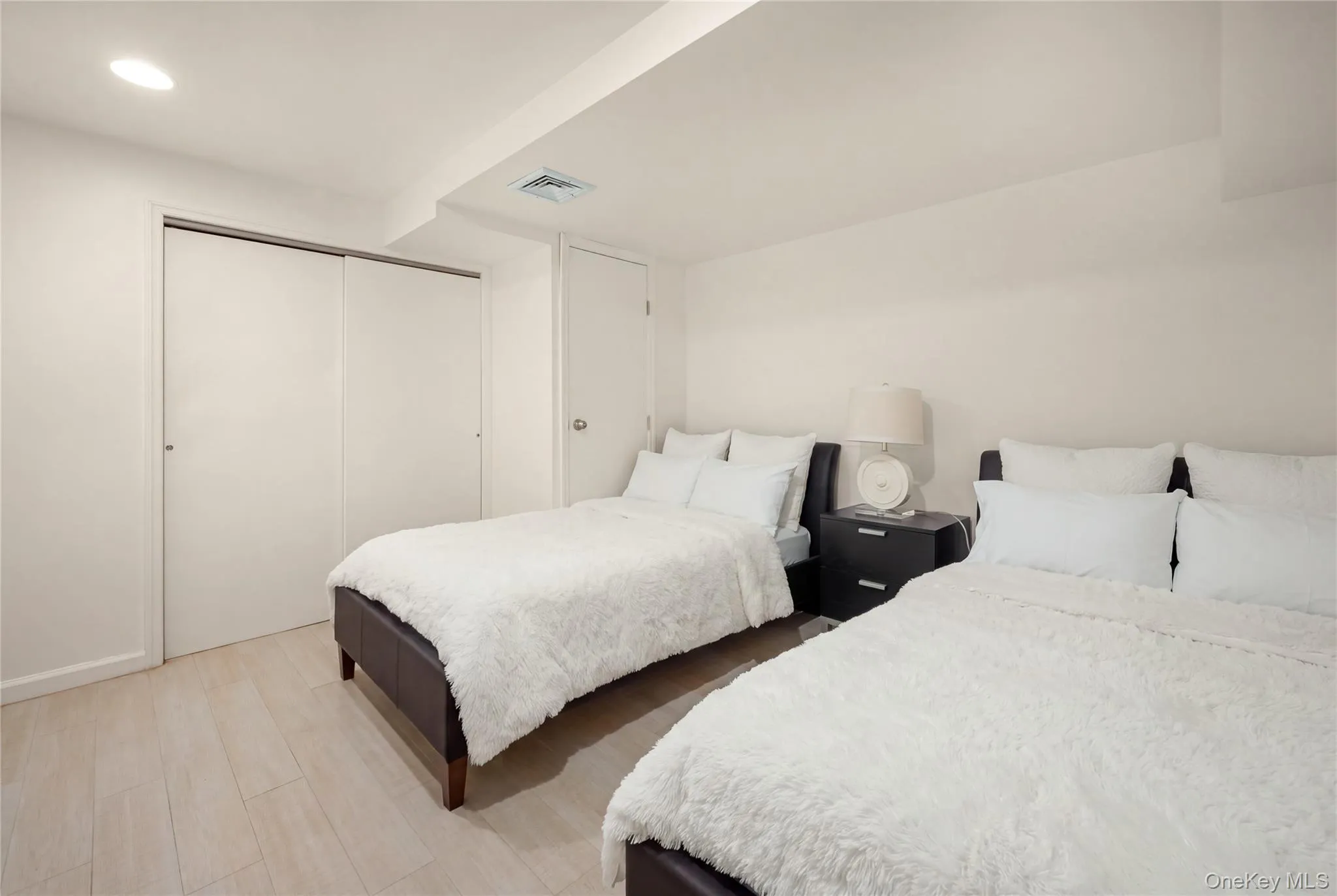 11 Surrey Lane, North Hempstead, NY, 5 Bedrooms Bedrooms, 11 Rooms Rooms,5 BathroomsBathrooms,Residential,For Rent,Surrey,0,1051014 11 Surrey Lane, North Hempstead, NY, 5 Bedrooms Bedrooms, 11 Rooms Rooms,5 BathroomsBathrooms,Residential,For Rent,Surrey,0,1051014