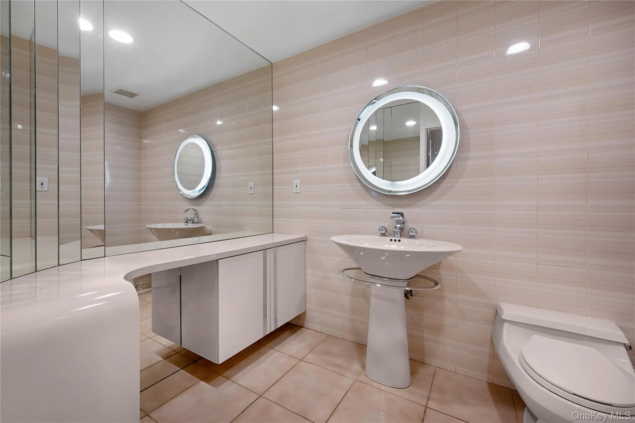 11 Surrey Lane, North Hempstead, NY, 5 Bedrooms Bedrooms, 11 Rooms Rooms,5 BathroomsBathrooms,Residential,For Rent,Surrey,0,1051014 11 Surrey Lane, North Hempstead, NY, 5 Bedrooms Bedrooms, 11 Rooms Rooms,5 BathroomsBathrooms,Residential,For Rent,Surrey,0,1051014