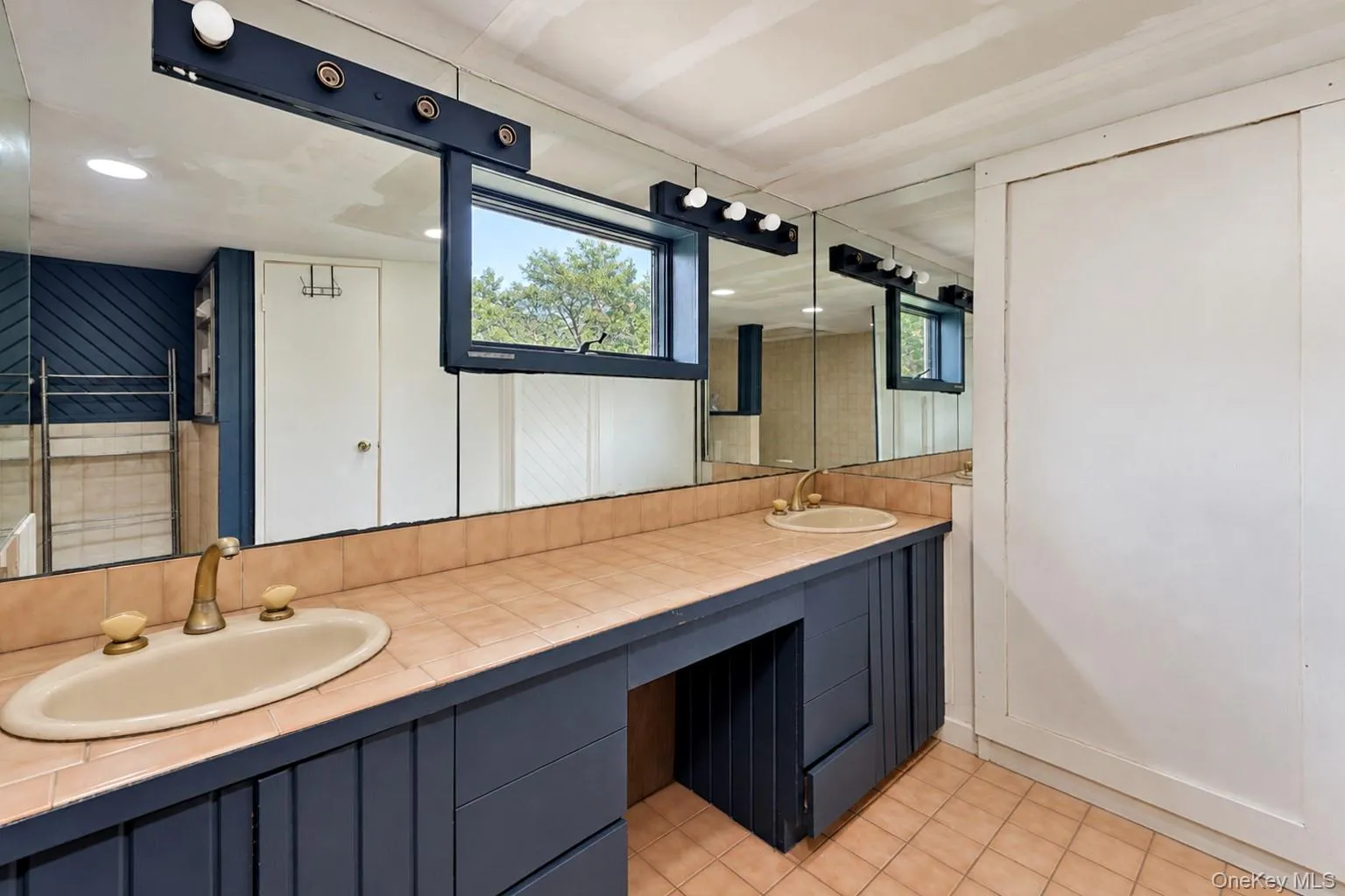4 Holzman Drive, Southampton, NY, 2 Bedrooms Bedrooms, 6 Rooms Rooms,1 BathroomBathrooms,Residential,For Rent,Holzman,0,1051017 4 Holzman Drive, Southampton, NY, 2 Bedrooms Bedrooms, 6 Rooms Rooms,1 BathroomBathrooms,Residential,For Rent,Holzman,0,1051017