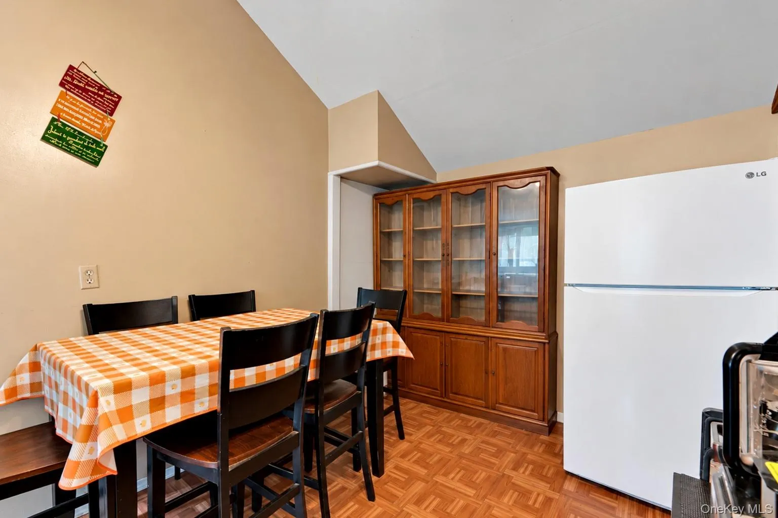 4 Holzman Drive, Southampton, NY, 2 Bedrooms Bedrooms, 6 Rooms Rooms,1 BathroomBathrooms,Residential,For Rent,Holzman,0,1051017 4 Holzman Drive, Southampton, NY, 2 Bedrooms Bedrooms, 6 Rooms Rooms,1 BathroomBathrooms,Residential,For Rent,Holzman,0,1051017