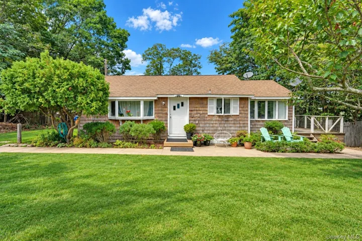 4 Holzman Drive, Southampton, New York 11946