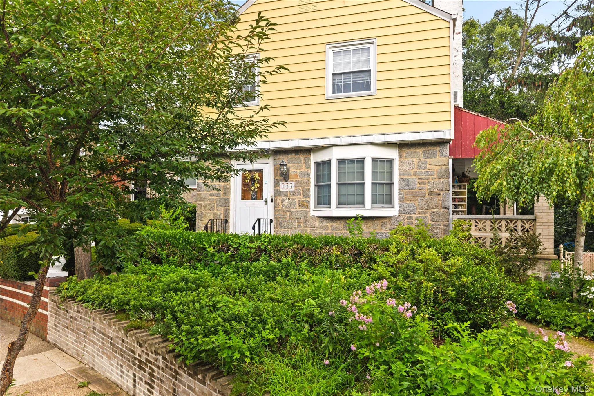 134 Hart Avenue, Yonkers, NY, 2 Bedrooms Bedrooms, 4 Rooms Rooms,2 BathroomsBathrooms,Residential,For Rent,Hart,0,1051021 134 Hart Avenue, Yonkers, NY, 2 Bedrooms Bedrooms, 4 Rooms Rooms,2 BathroomsBathrooms,Residential,For Rent,Hart,0,1051021