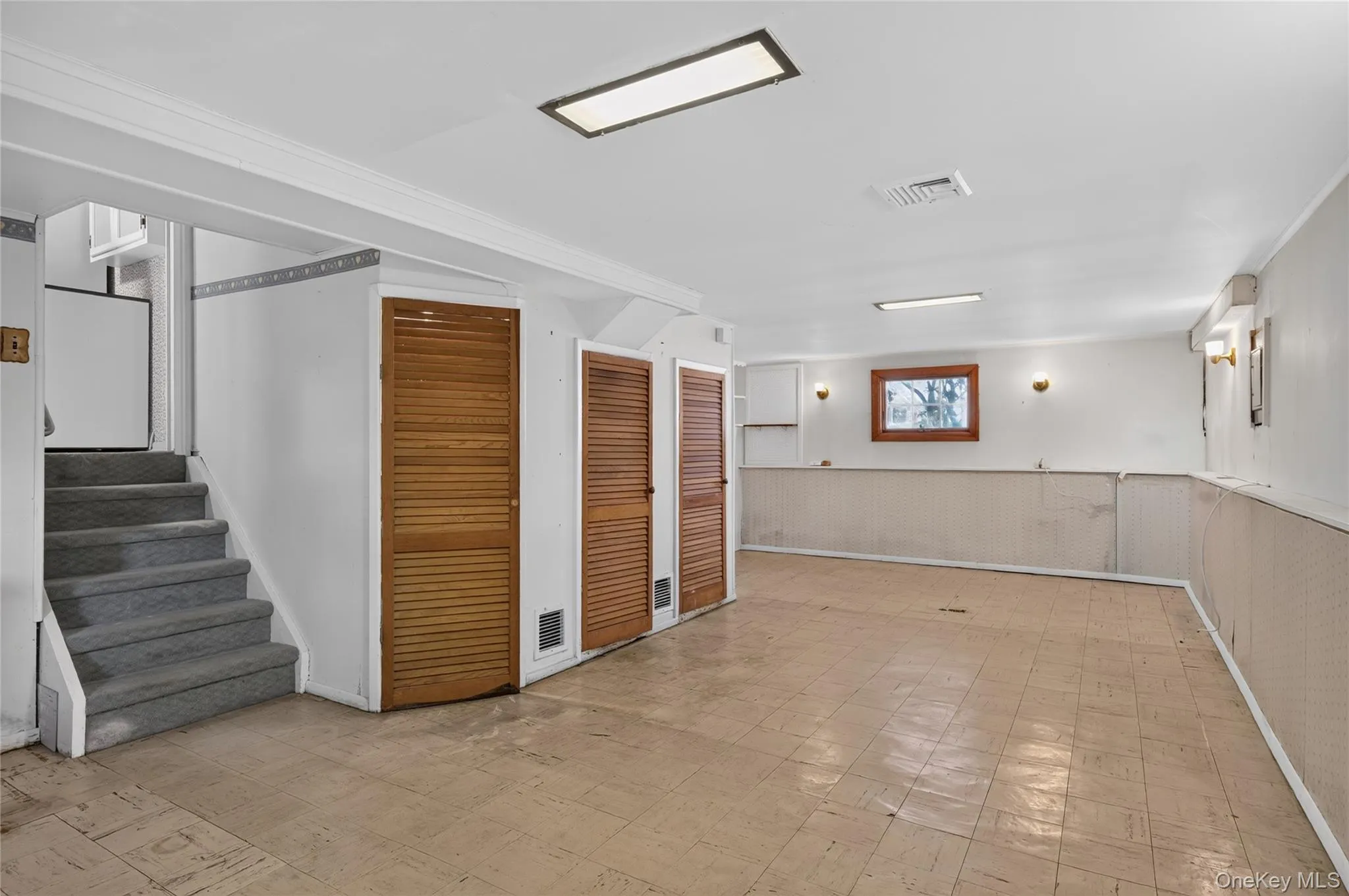 4 Oaktree Lane, Huntington, NY, 3 Bedrooms Bedrooms, 7 Rooms Rooms,1 BathroomBathrooms,Residential,For Rent,Oaktree,0,1051025 4 Oaktree Lane, Huntington, NY, 3 Bedrooms Bedrooms, 7 Rooms Rooms,1 BathroomBathrooms,Residential,For Rent,Oaktree,0,1051025