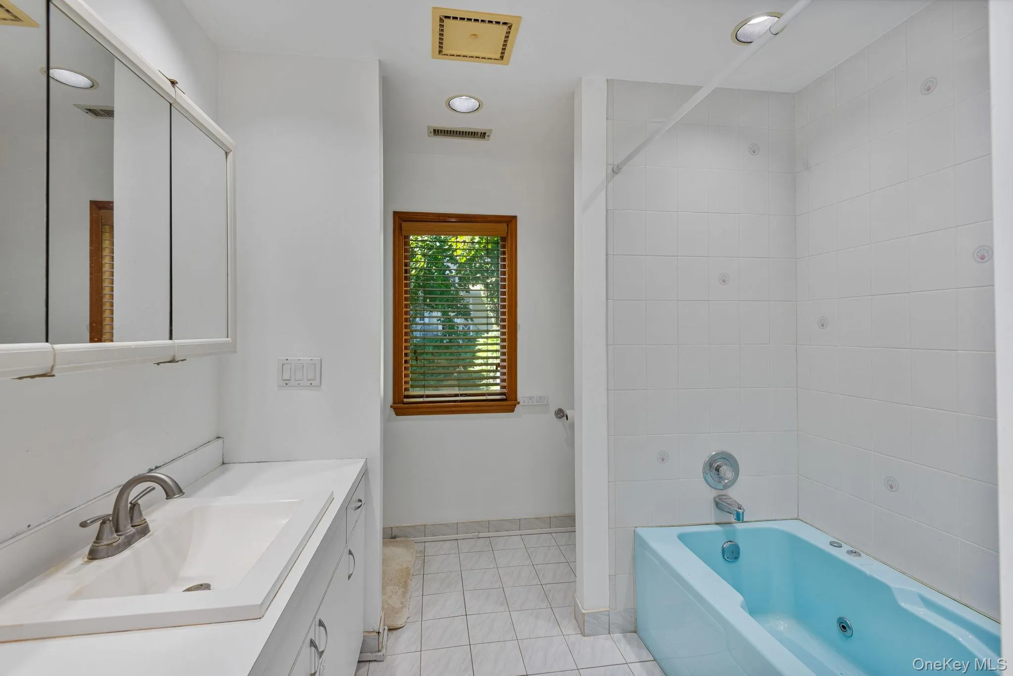 210 Lewis Road, Huntington, NY, 3 Bedroom Bedrooms, 7 Room Rooms,1 BathroomBathrooms,Residential Lease,For Rent,Lewis,0,1051029 210 Lewis Road, Huntington, NY, 3 Bedroom Bedrooms, 7 Room Rooms,1 BathroomBathrooms,Residential Lease,For Rent,Lewis,0,1051029