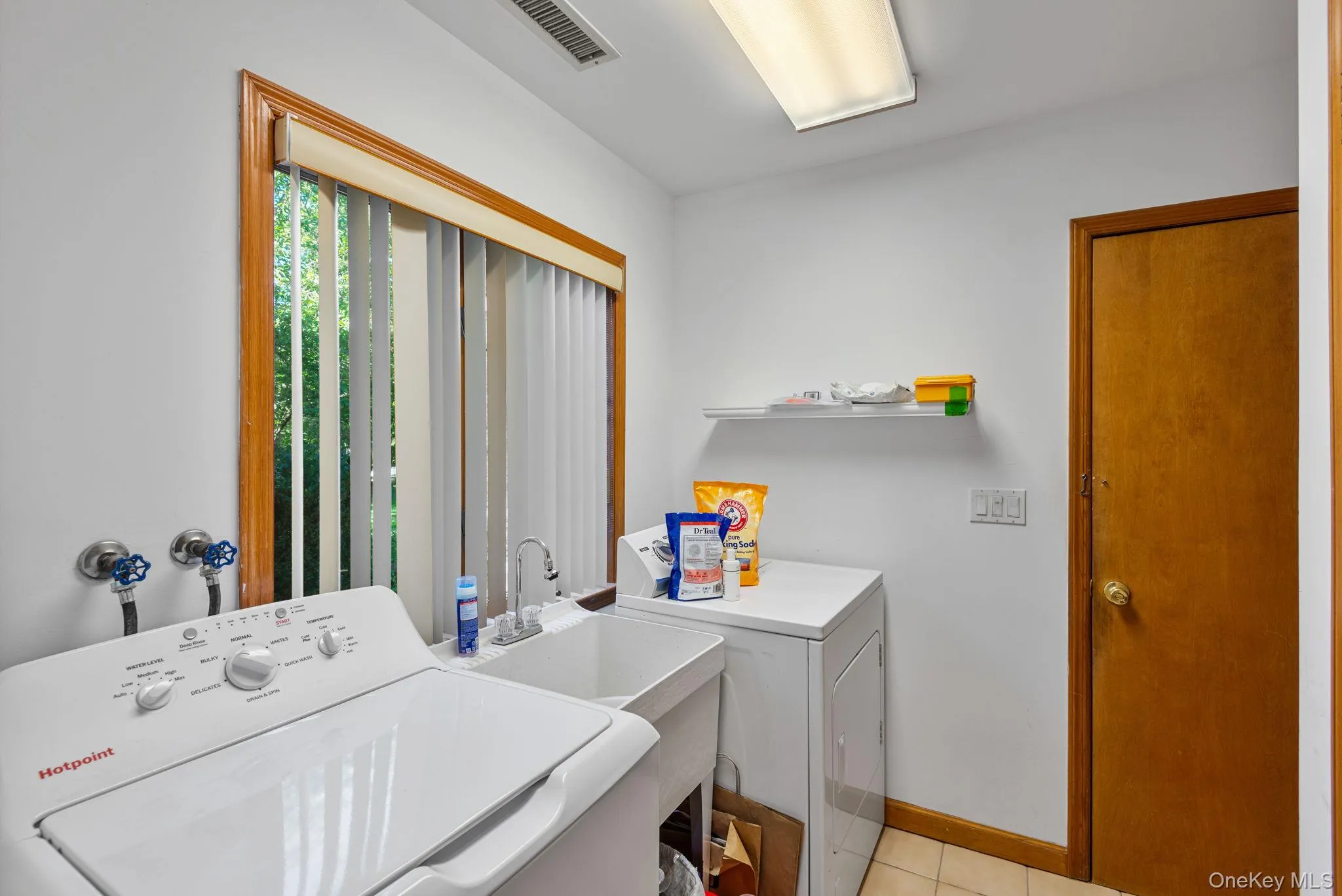 210 Lewis Road, Huntington, NY, 3 Bedroom Bedrooms, 7 Room Rooms,1 BathroomBathrooms,Residential Lease,For Rent,Lewis,0,1051029 210 Lewis Road, Huntington, NY, 3 Bedroom Bedrooms, 7 Room Rooms,1 BathroomBathrooms,Residential Lease,For Rent,Lewis,0,1051029