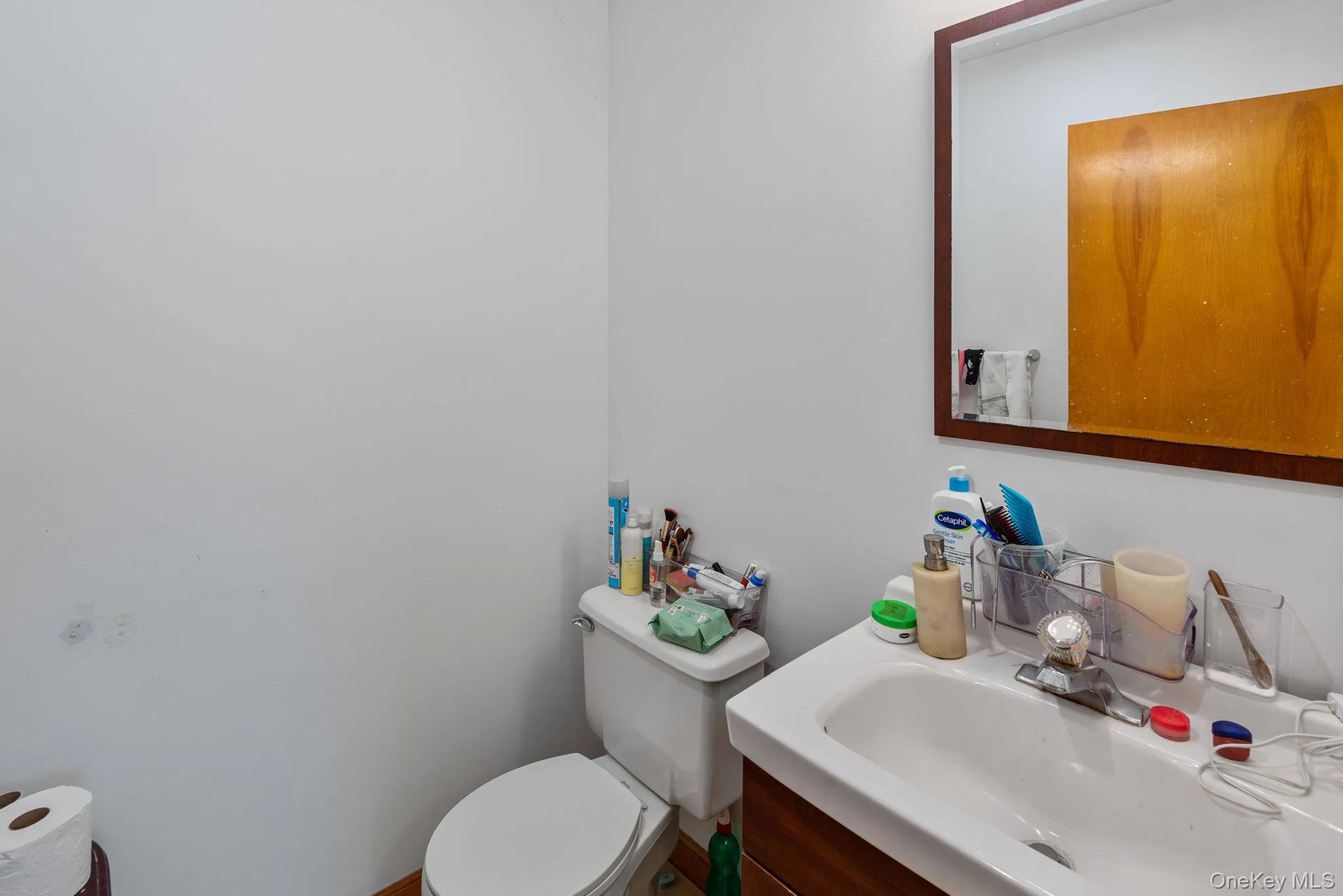 210 Lewis Road, Huntington, NY, 3 Bedroom Bedrooms, 7 Room Rooms,1 BathroomBathrooms,Residential Lease,For Rent,Lewis,0,1051029 210 Lewis Road, Huntington, NY, 3 Bedroom Bedrooms, 7 Room Rooms,1 BathroomBathrooms,Residential Lease,For Rent,Lewis,0,1051029