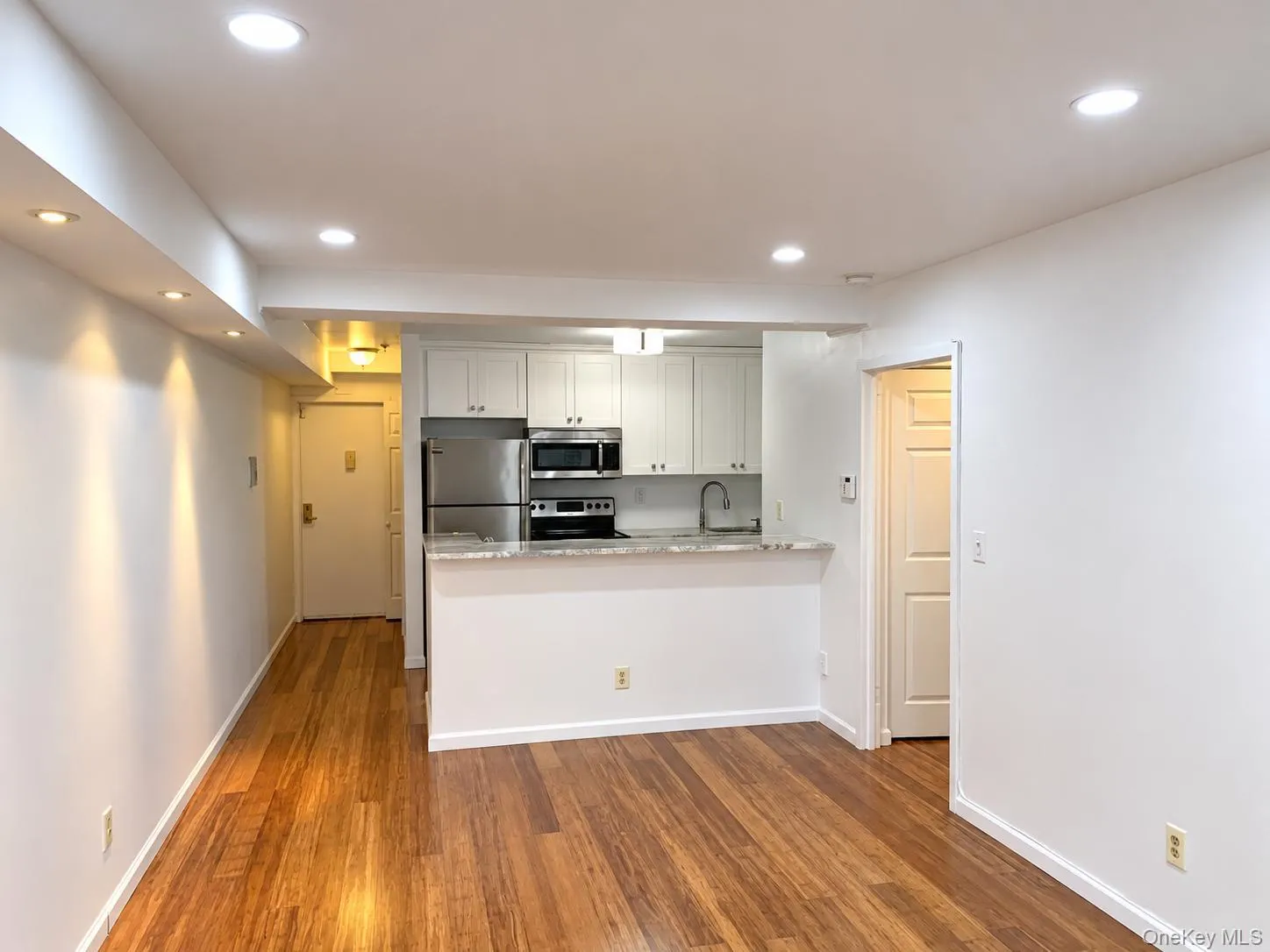 100 Clarewood Drive, Greenburgh, NY, 1 Bedroom Bedrooms, 3 Rooms Rooms,1 BathroomBathrooms,Residential,For Rent,Clarewood,0,1051032 100 Clarewood Drive, Greenburgh, NY, 1 Bedroom Bedrooms, 3 Rooms Rooms,1 BathroomBathrooms,Residential,For Rent,Clarewood,0,1051032