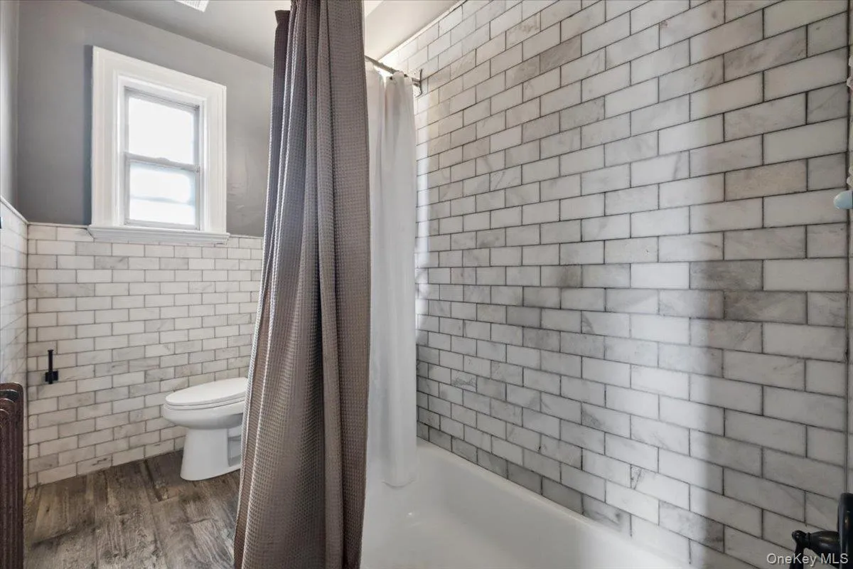 2760 Hering Avenue, New York, NY, 3 Bedrooms Bedrooms, 8 Rooms Rooms,2 BathroomsBathrooms,Residential,For Rent,Hering,0,1051036 2760 Hering Avenue, New York, NY, 3 Bedrooms Bedrooms, 8 Rooms Rooms,2 BathroomsBathrooms,Residential,For Rent,Hering,0,1051036