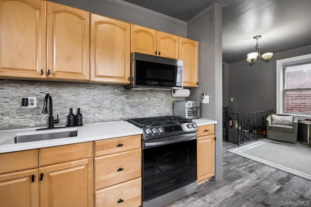 2760 Hering Avenue, New York, NY, 3 Bedrooms Bedrooms, 8 Rooms Rooms,2 BathroomsBathrooms,Residential,For Rent,Hering,0,1051036 2760 Hering Avenue, New York, NY, 3 Bedrooms Bedrooms, 8 Rooms Rooms,2 BathroomsBathrooms,Residential,For Rent,Hering,0,1051036