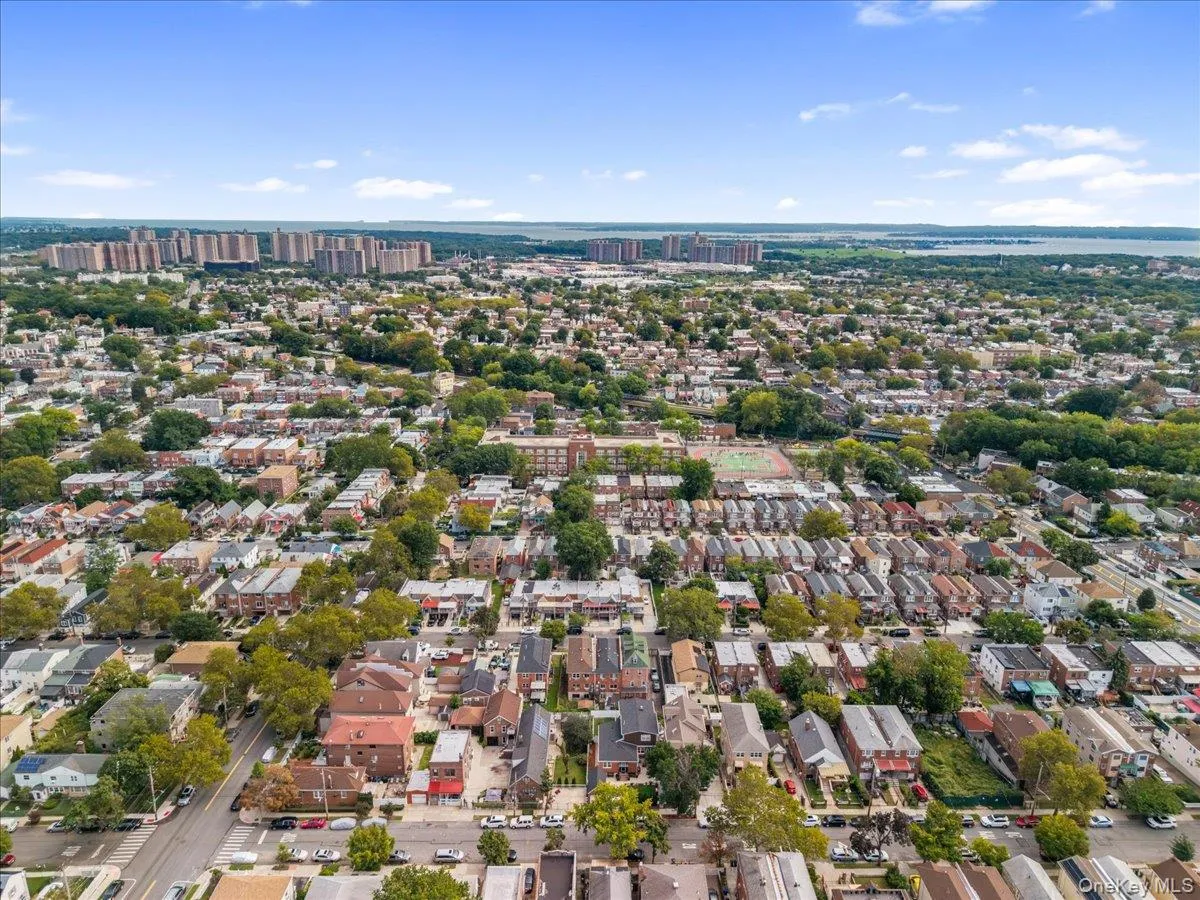 2760 Hering Avenue, New York, NY, 3 Bedrooms Bedrooms, 8 Rooms Rooms,2 BathroomsBathrooms,Residential,For Rent,Hering,0,1051036 2760 Hering Avenue, New York, NY, 3 Bedrooms Bedrooms, 8 Rooms Rooms,2 BathroomsBathrooms,Residential,For Rent,Hering,0,1051036