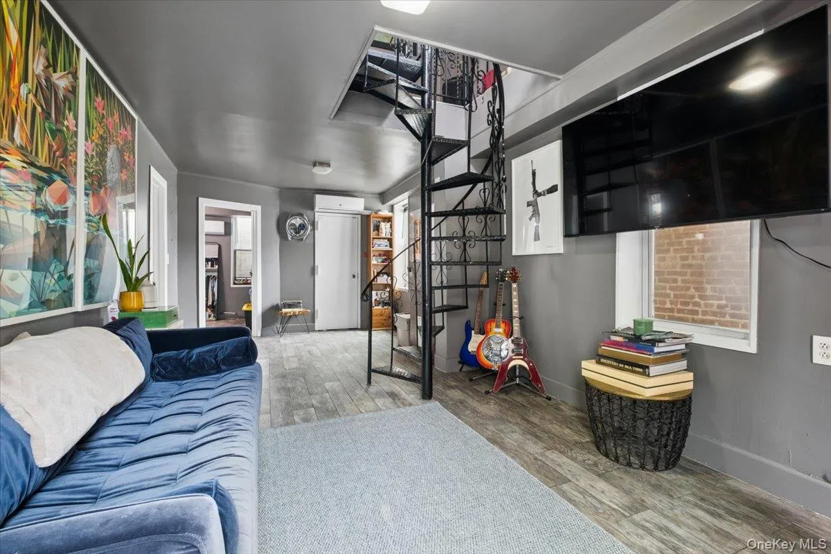 2760 Hering Avenue, New York, NY, 3 Bedrooms Bedrooms, 8 Rooms Rooms,2 BathroomsBathrooms,Residential,For Rent,Hering,0,1051036 2760 Hering Avenue, New York, NY, 3 Bedrooms Bedrooms, 8 Rooms Rooms,2 BathroomsBathrooms,Residential,For Rent,Hering,0,1051036
