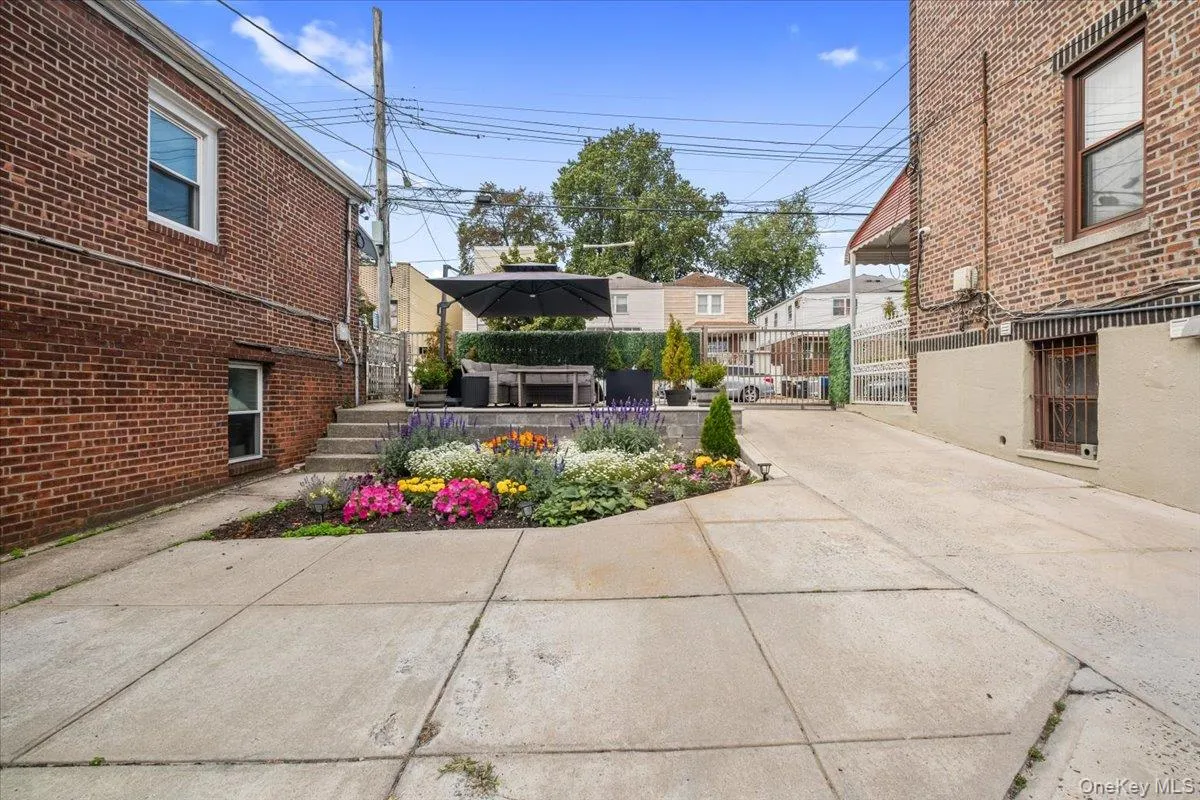 2760 Hering Avenue, New York, NY, 3 Bedrooms Bedrooms, 8 Rooms Rooms,2 BathroomsBathrooms,Residential,For Rent,Hering,0,1051036 2760 Hering Avenue, New York, NY, 3 Bedrooms Bedrooms, 8 Rooms Rooms,2 BathroomsBathrooms,Residential,For Rent,Hering,0,1051036